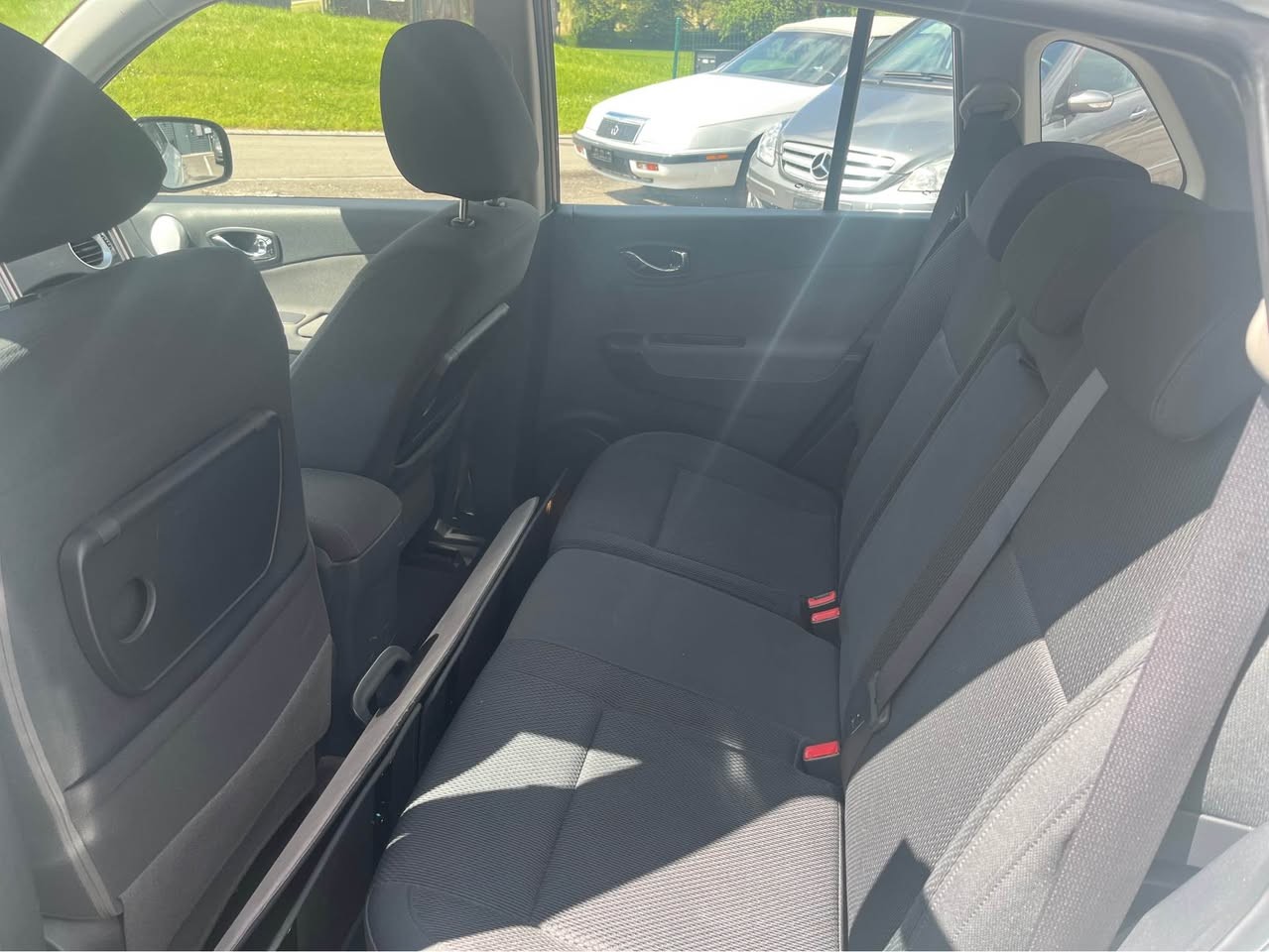 RENAULT Koleos 2.0 dCi Dynamique 4x4 Automatic-image-12