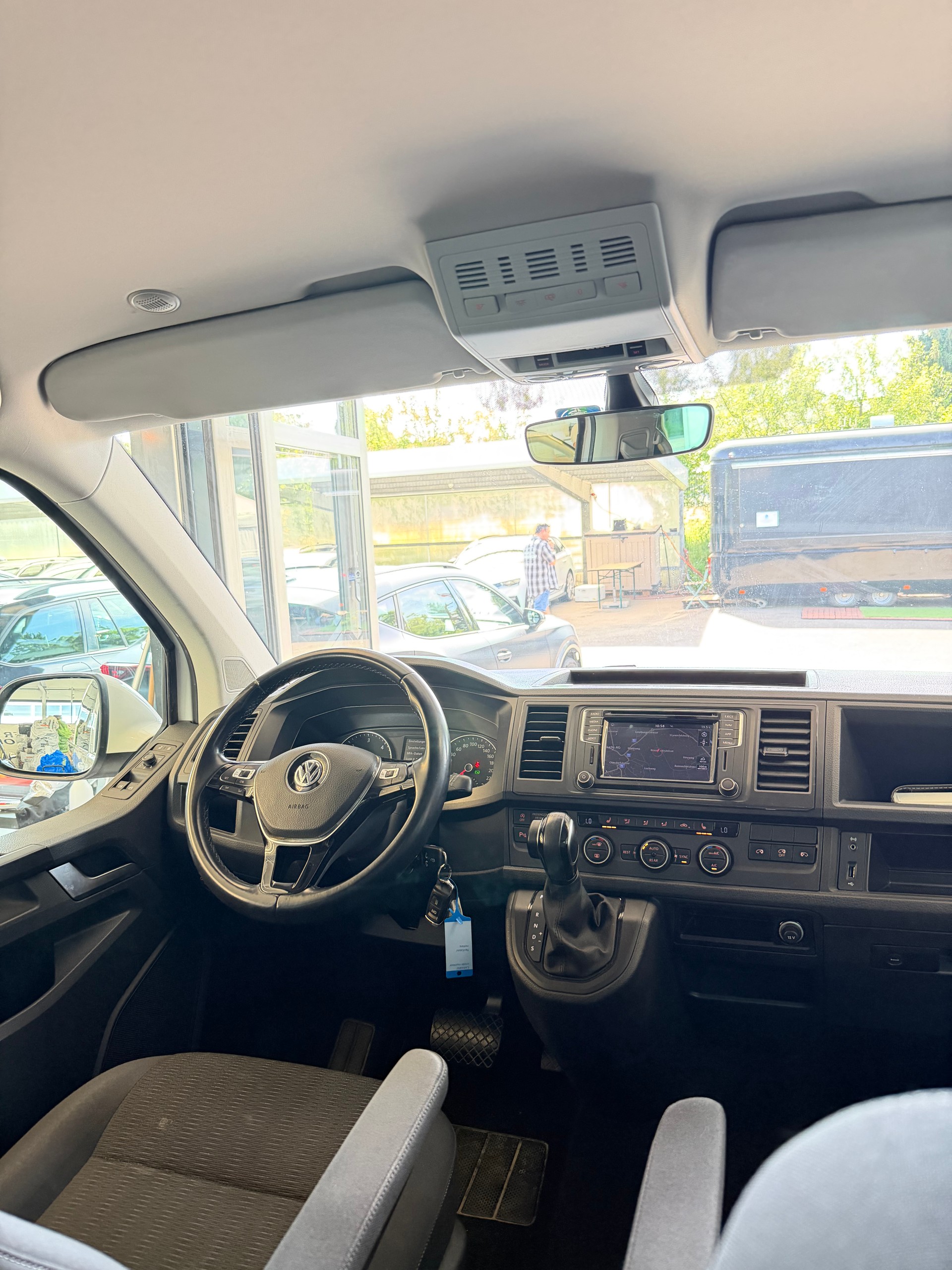 VW T6 Caravelle 3000 2.0 TDI 150 CL Liberty DSG-image-11