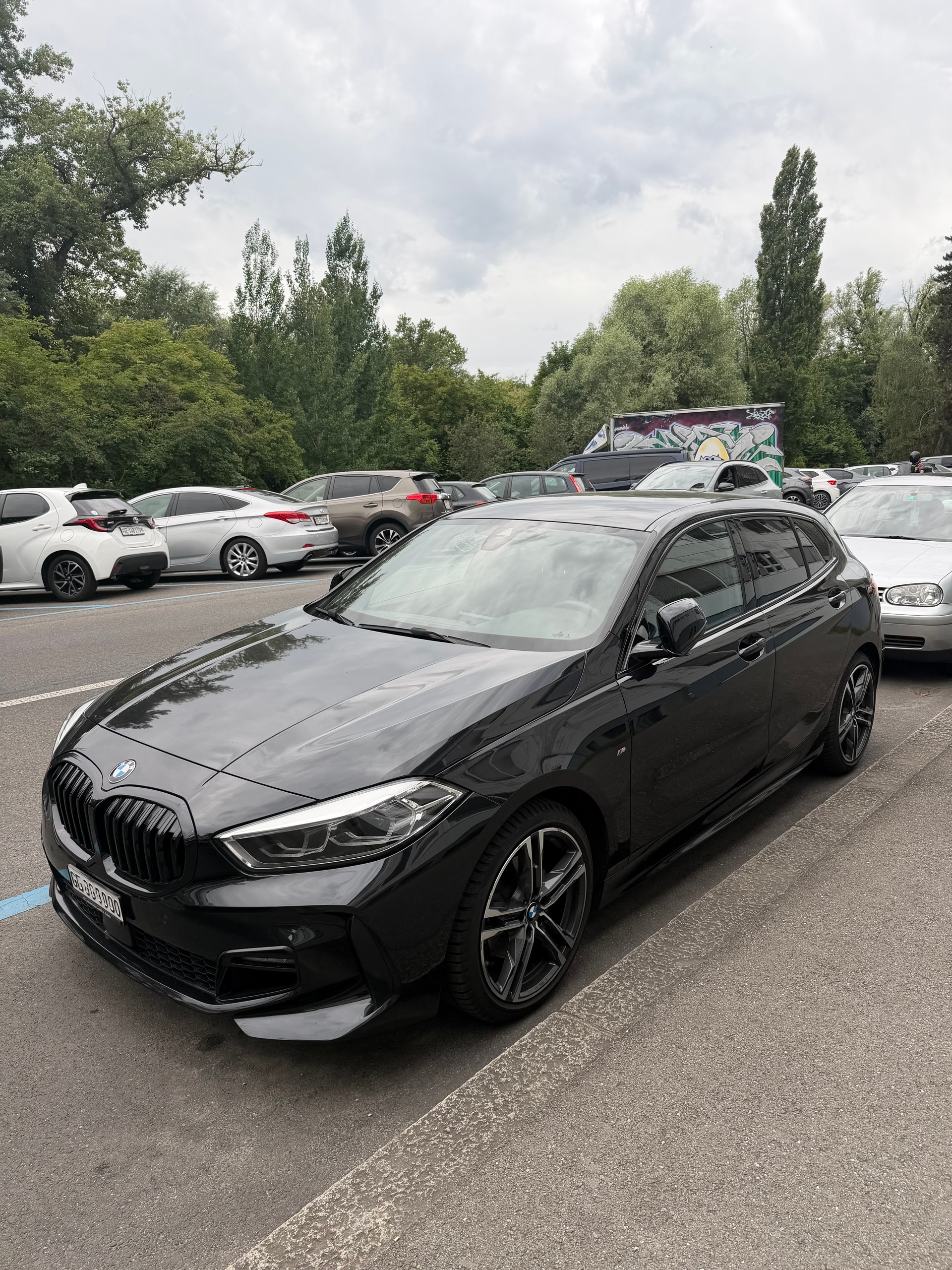 BMW 118i M SPORT-image-1