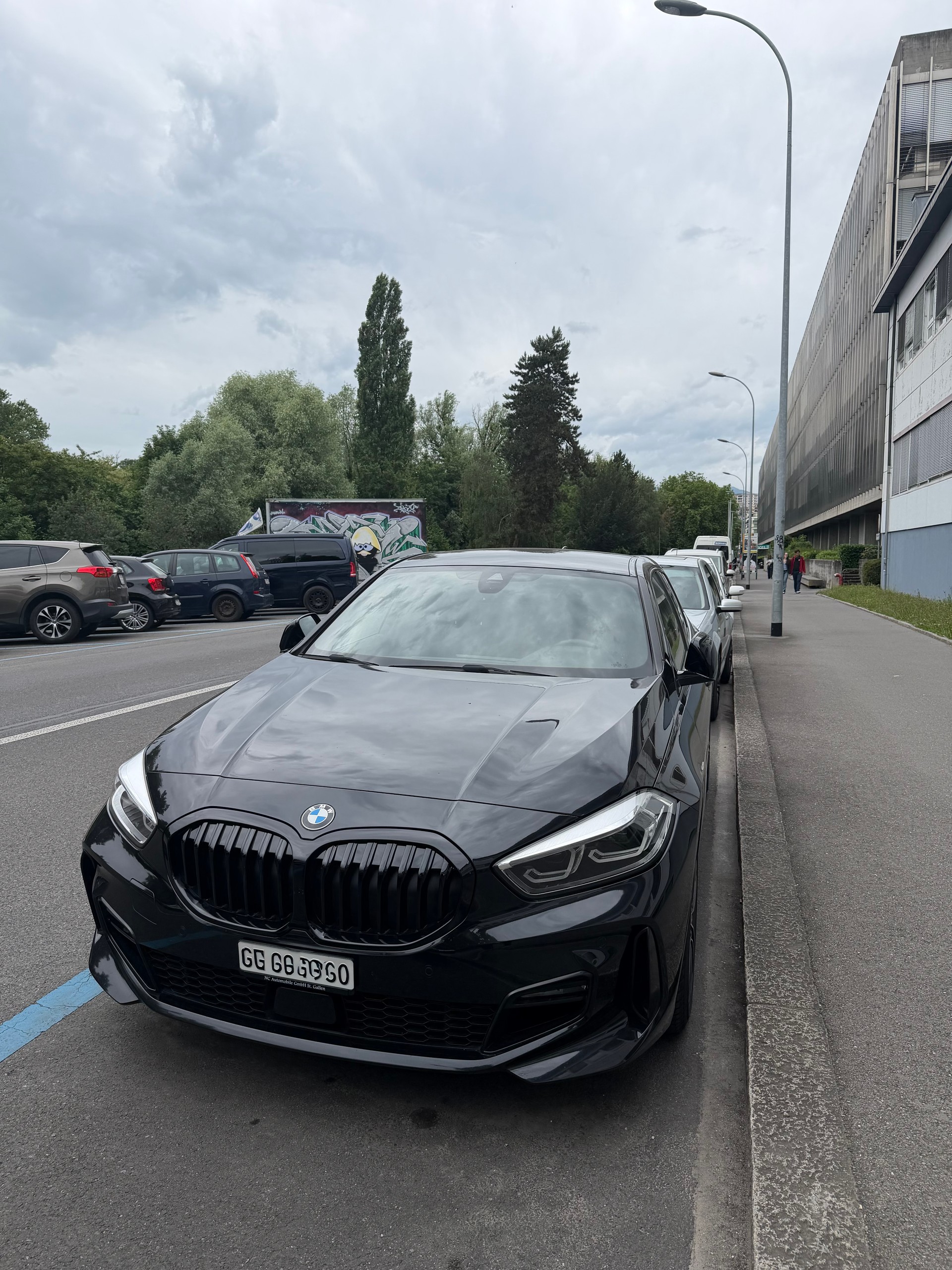 BMW 118i M SPORT-image-0