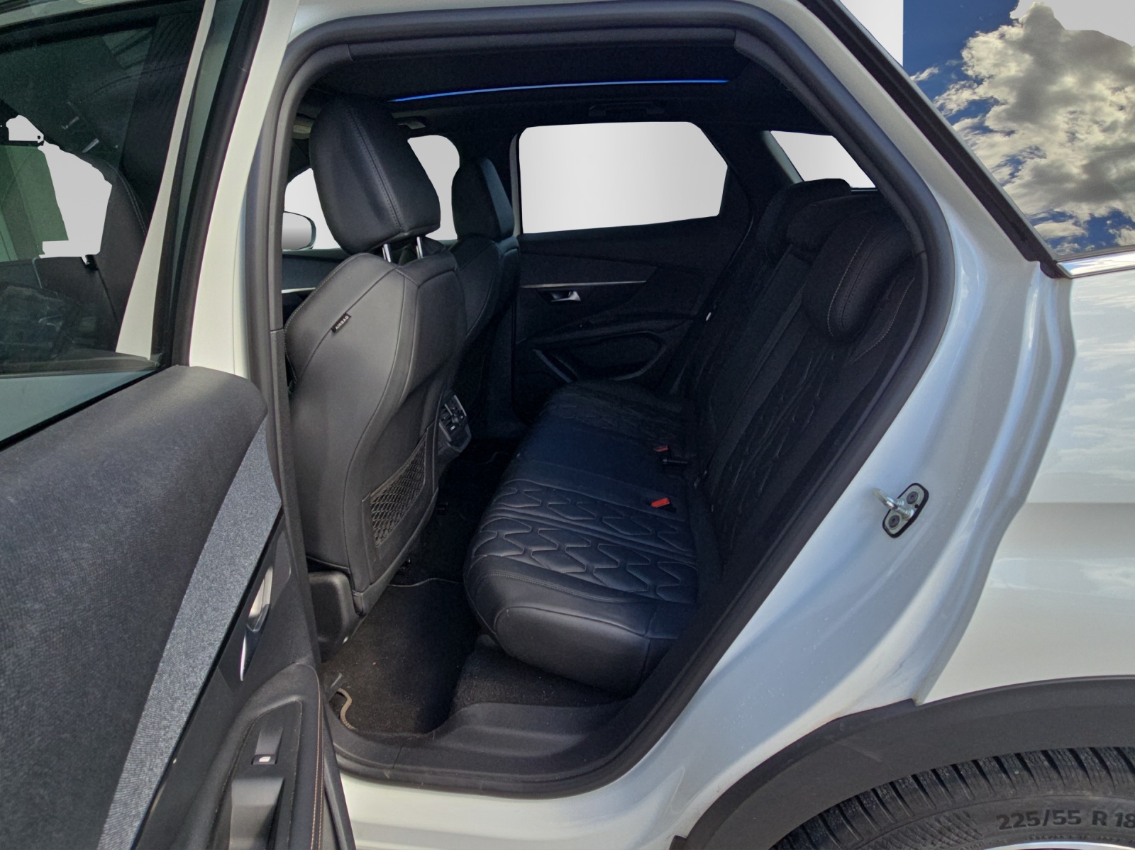 PEUGEOT 3008 1.6 GT Line-image-9