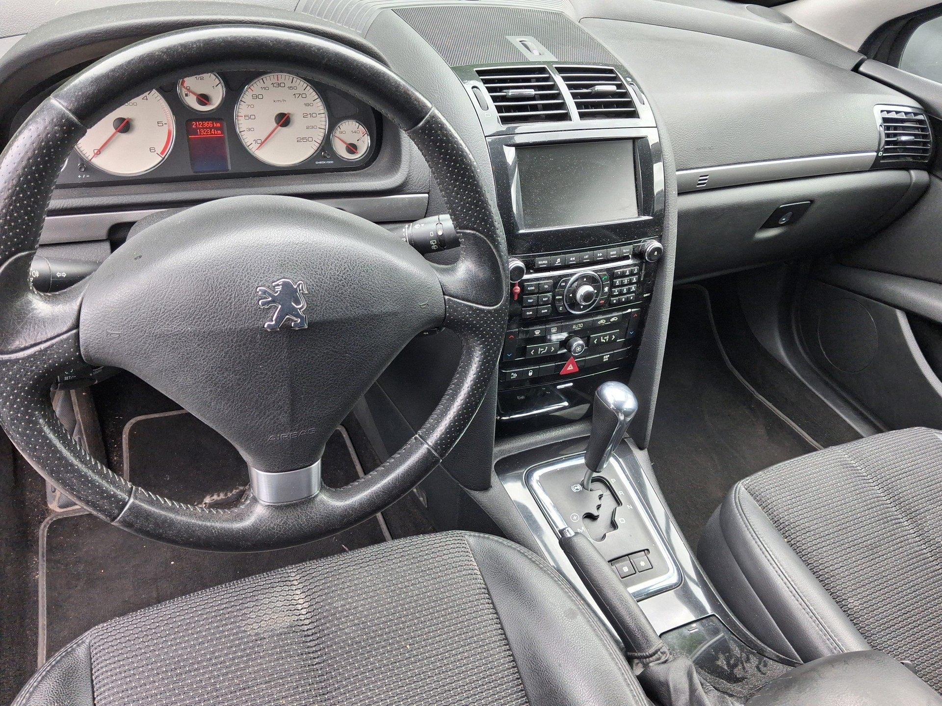 PEUGEOT 407 SW 2.0 HDI Confort Automatic-image-5