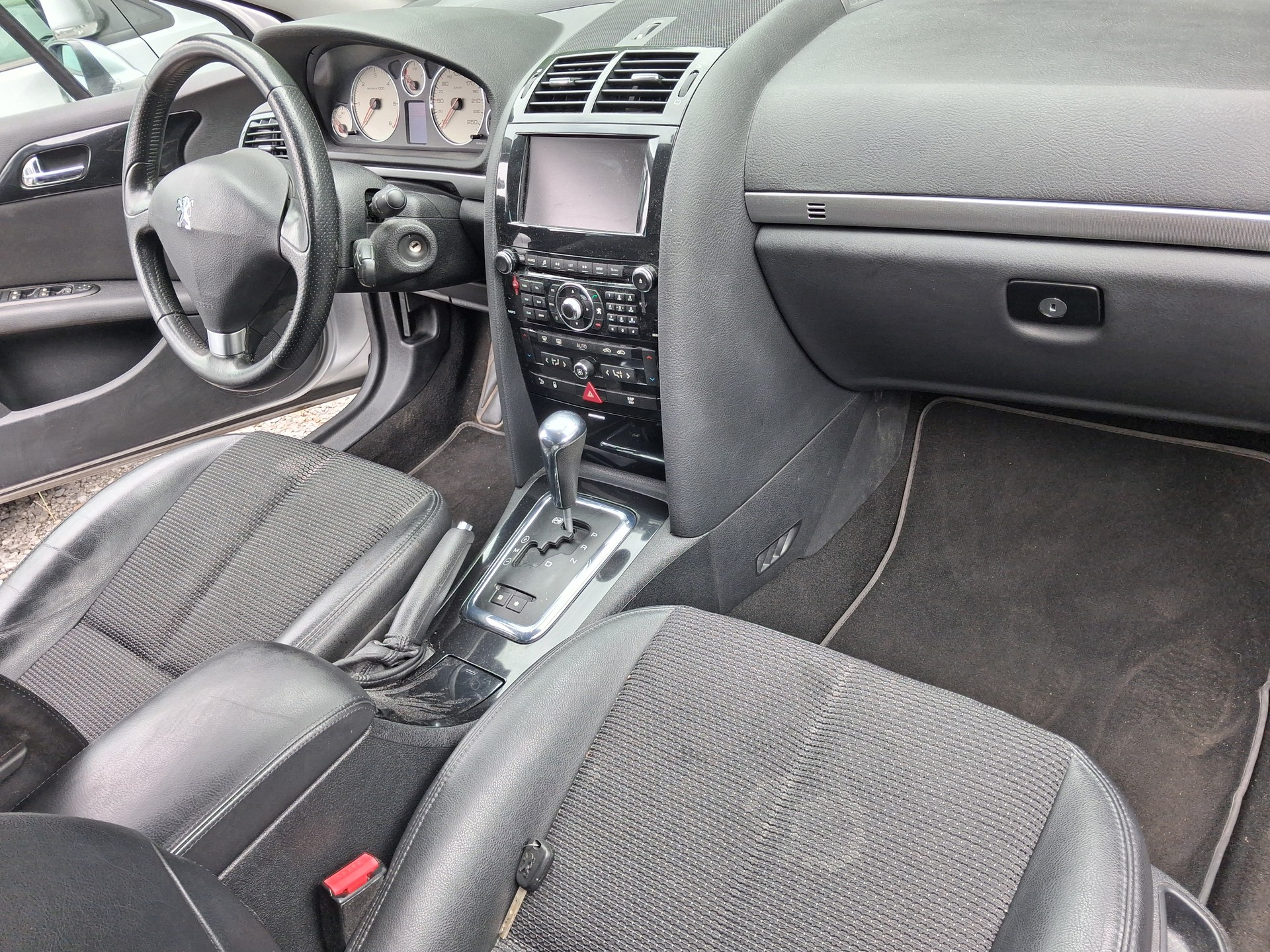 PEUGEOT 407 SW 2.0 HDI Confort Automatic-image-4