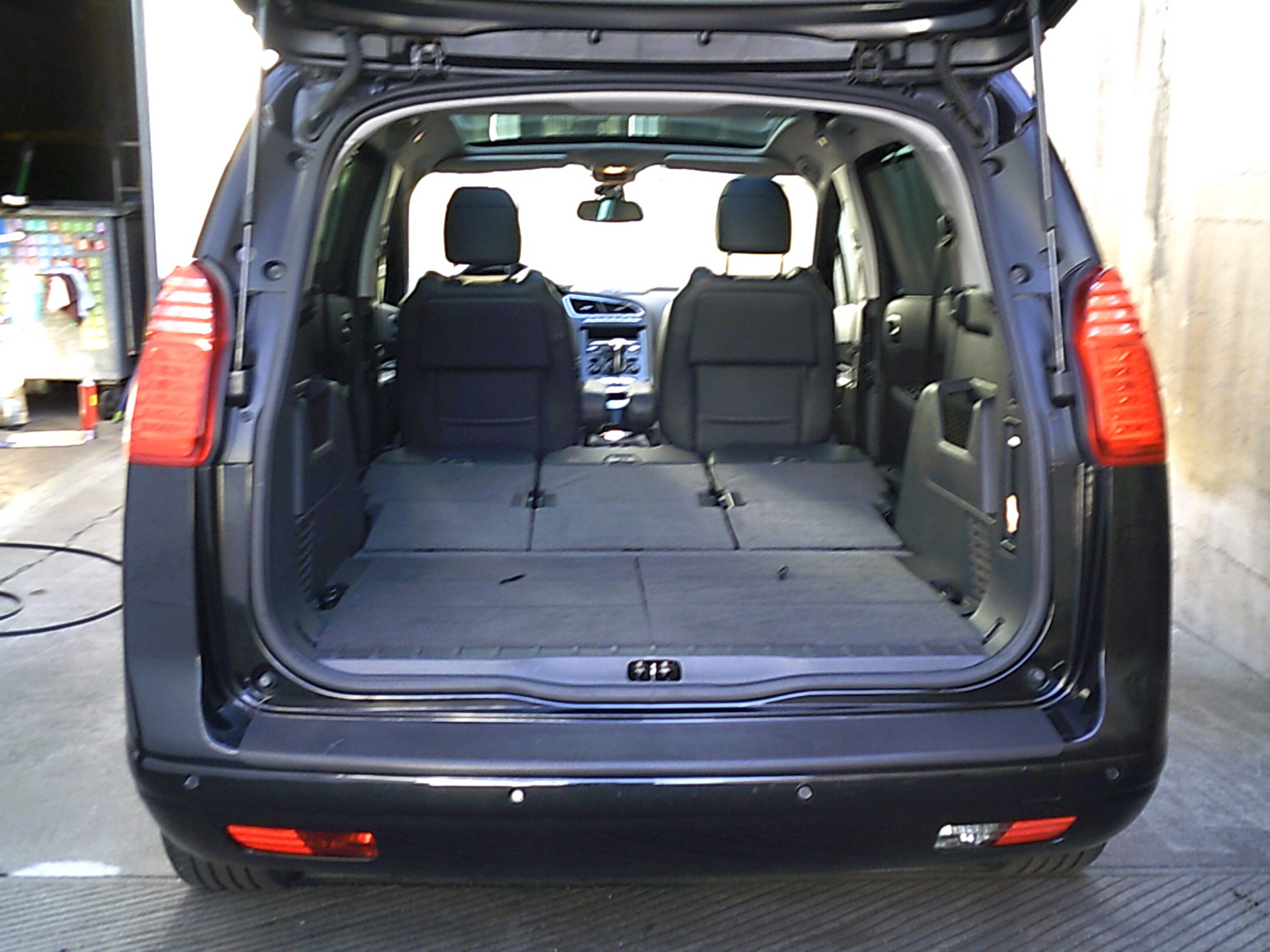 PEUGEOT 5008 2.0 HDI Allure Automatic-image-12