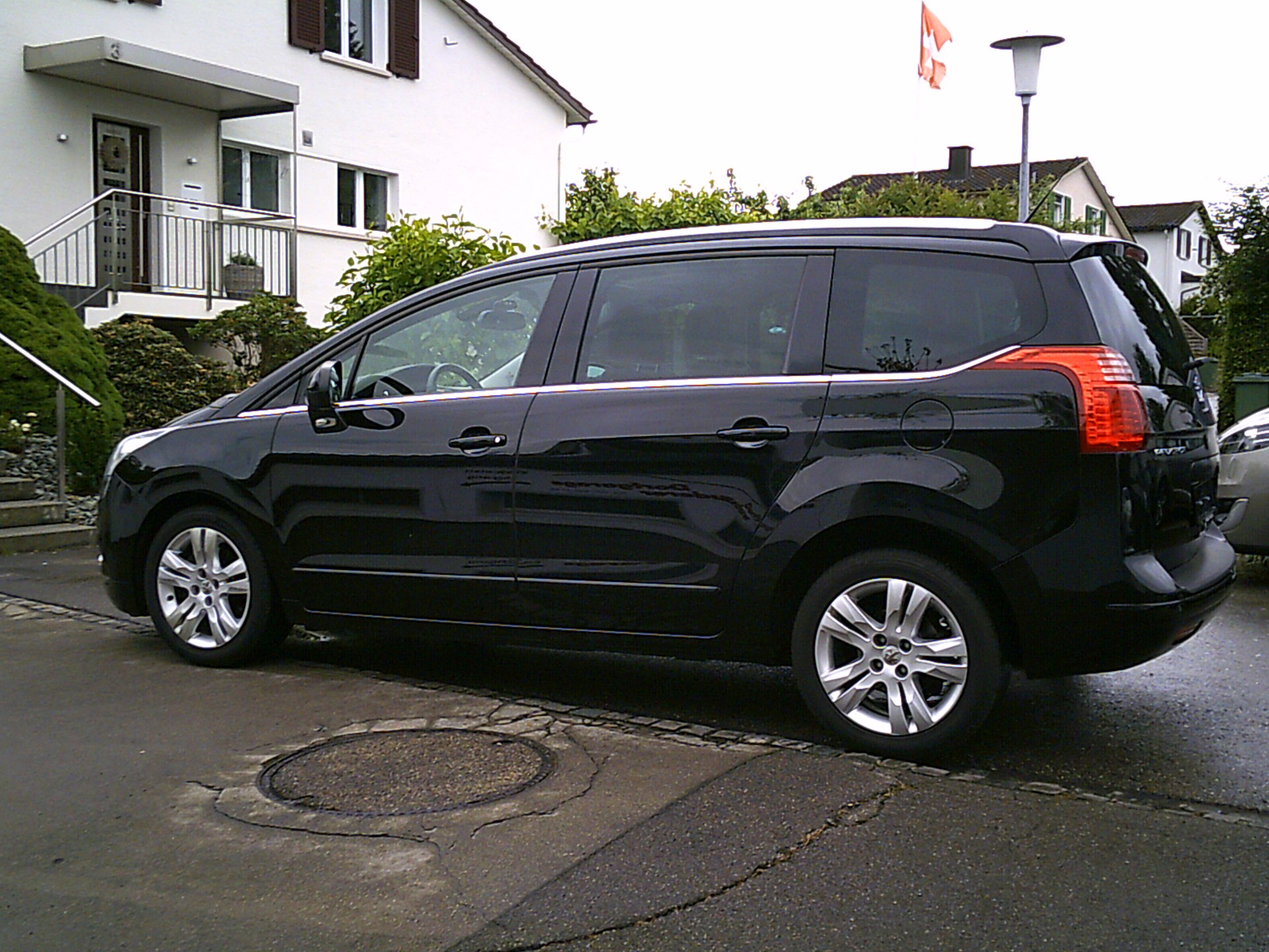 PEUGEOT 5008 2.0 HDI Allure Automatic-image-4
