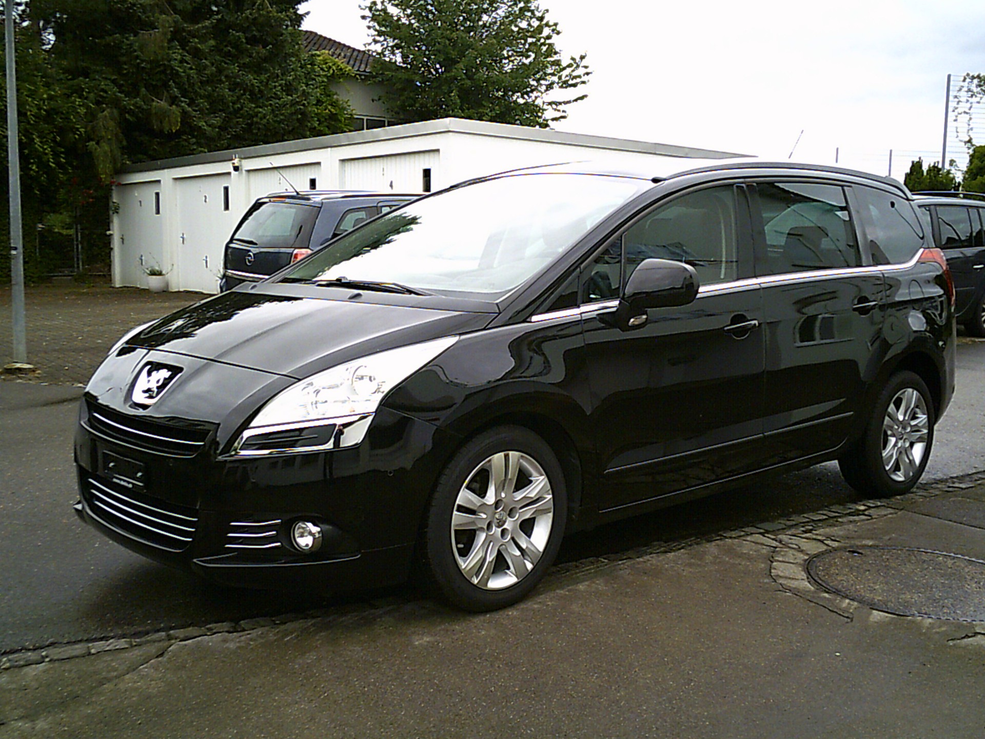 PEUGEOT 5008 2.0 HDI Allure Automatic-image-5