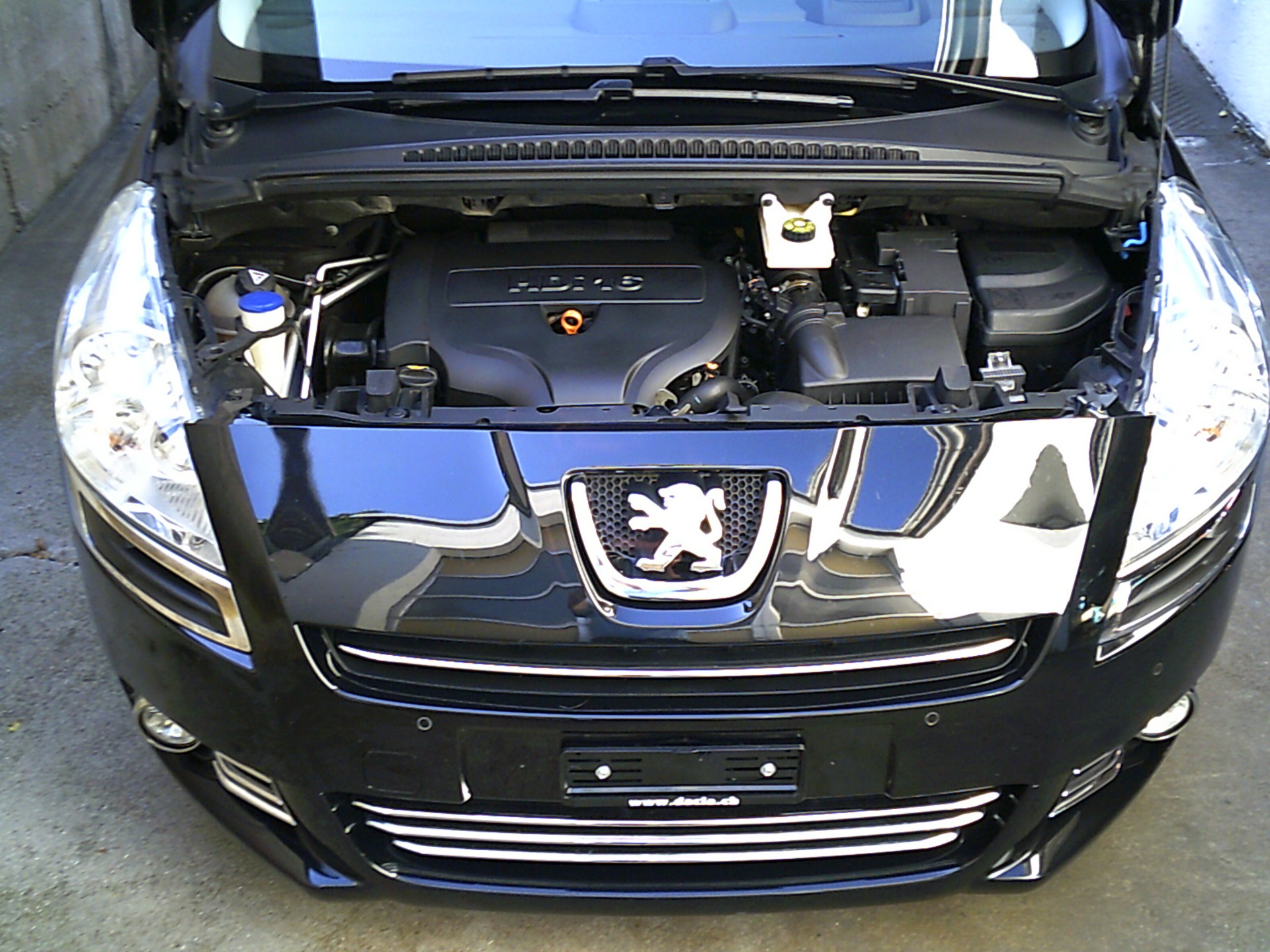 PEUGEOT 5008 2.0 HDI Allure Automatic-image-13