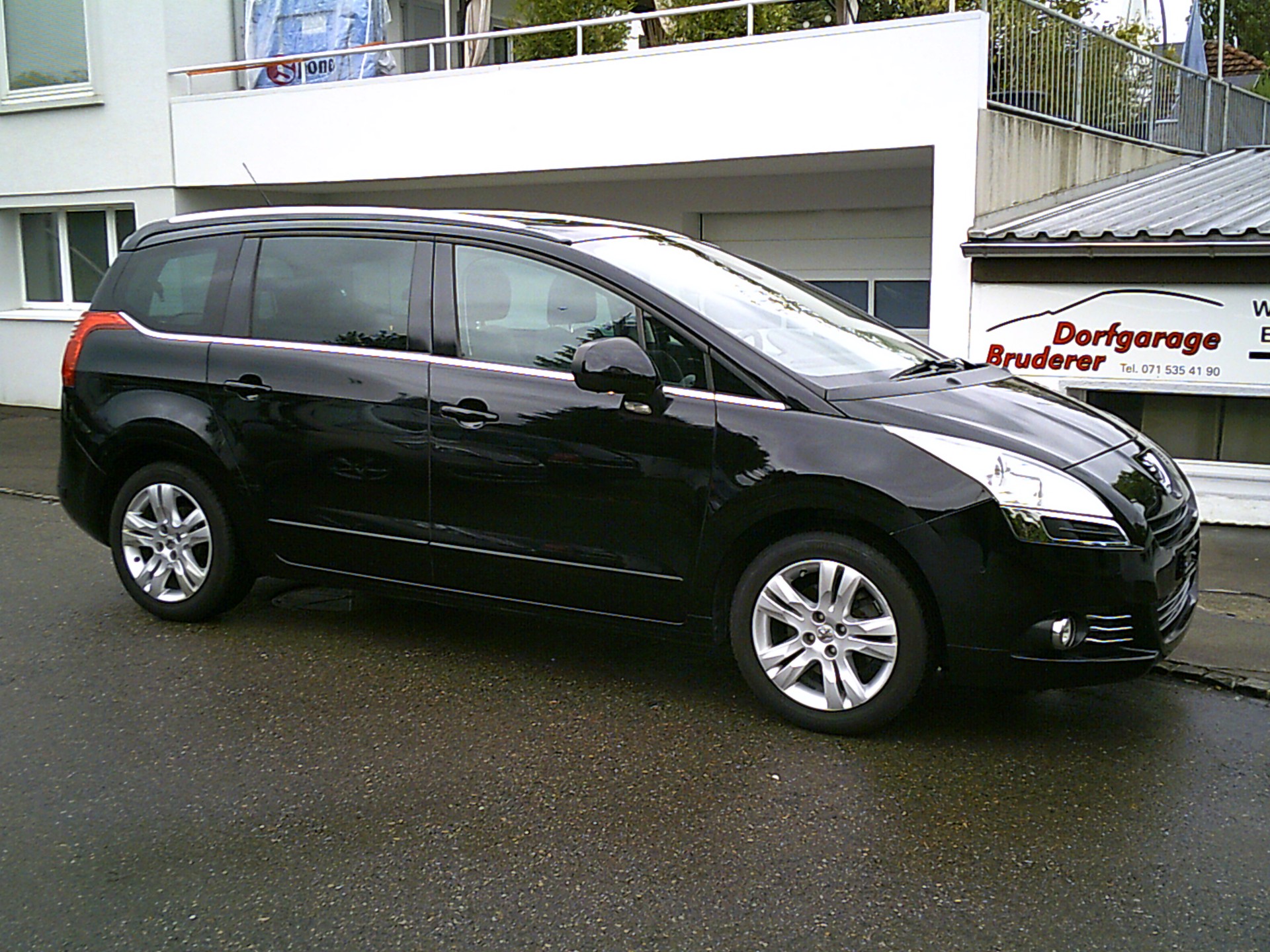 PEUGEOT 5008 2.0 HDI Allure Automatic-image-0