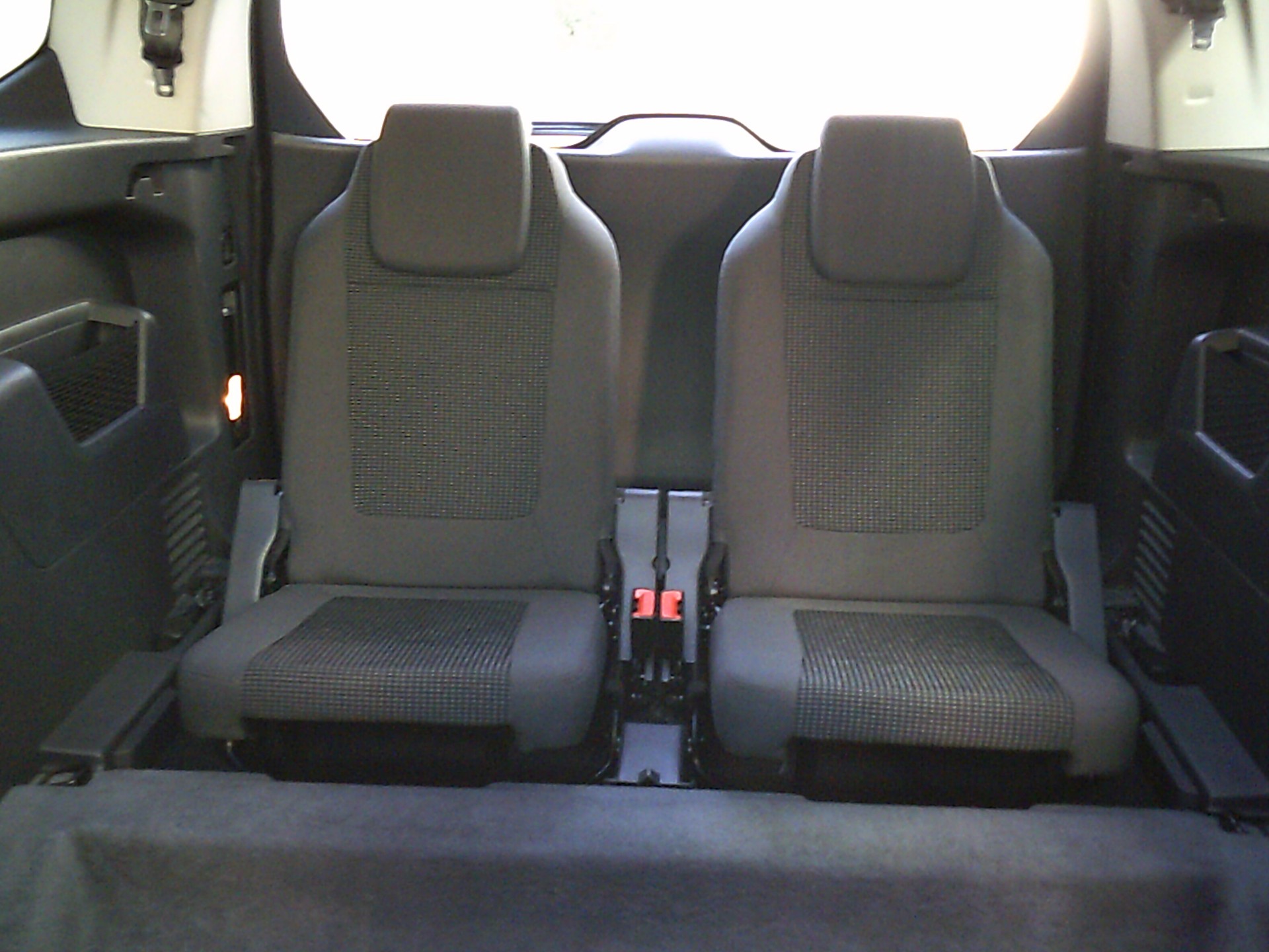 PEUGEOT 5008 2.0 HDI Allure Automatic-image-11