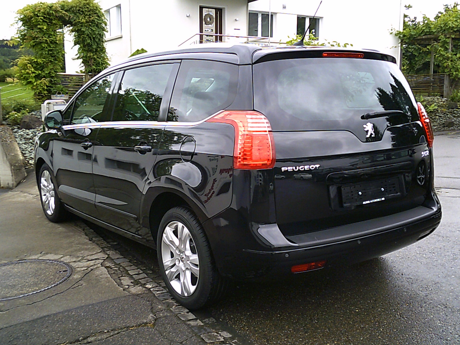 PEUGEOT 5008 2.0 HDI Allure Automatic-image-3