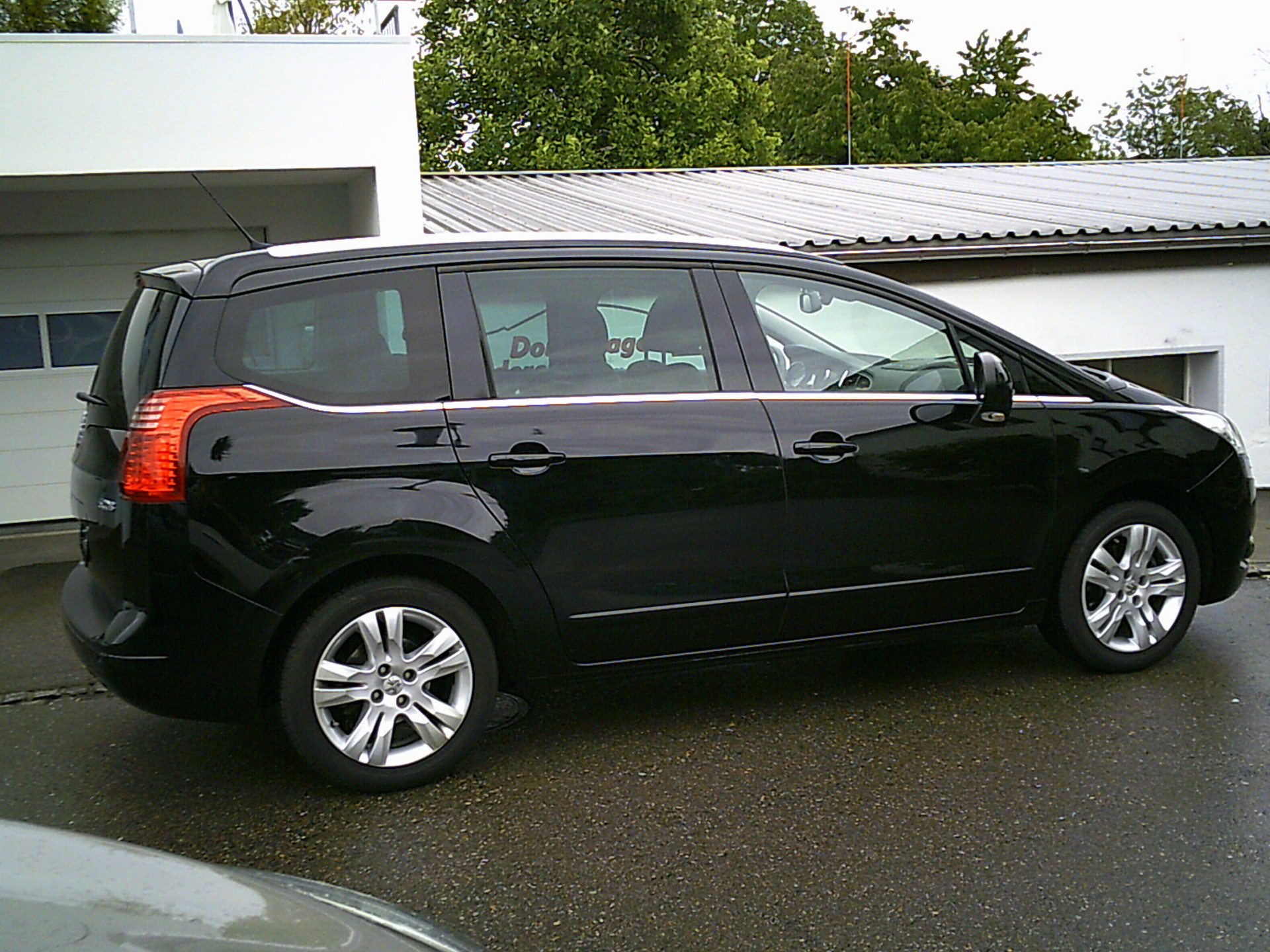 PEUGEOT 5008 2.0 HDI Allure Automatic-image-1