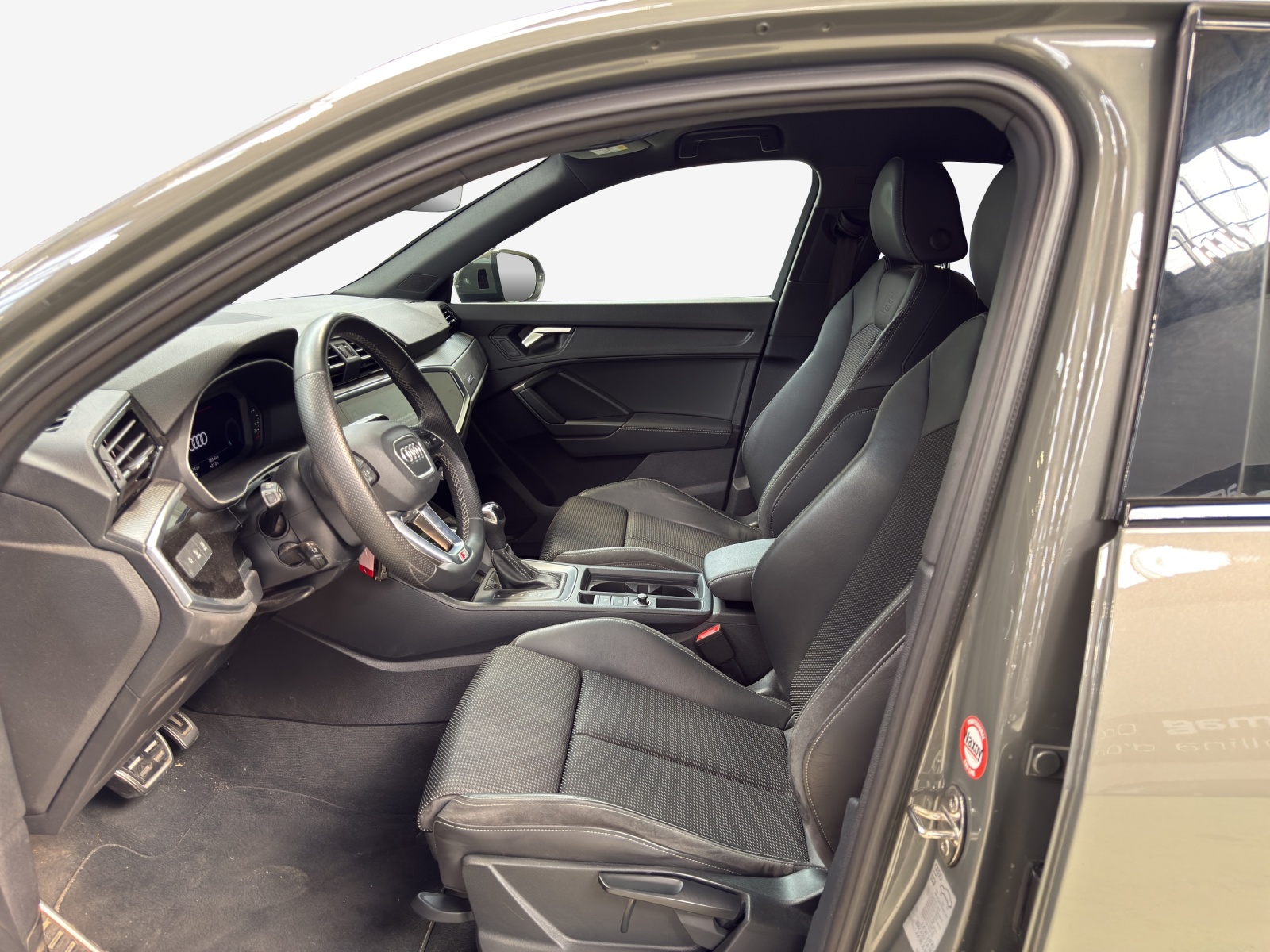 AUDI Q3 Sportback 45 TFSI e S line S-tronic-image-8