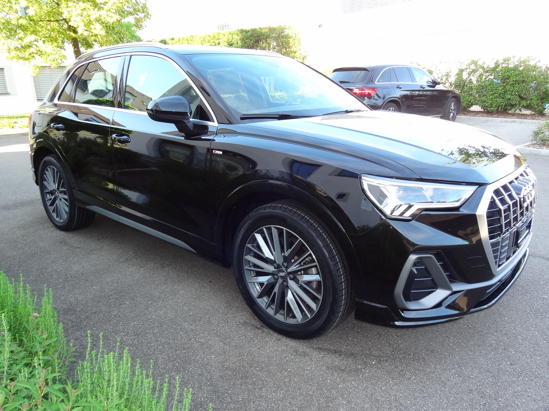 AUDI Q3 45 TFSI S line quattro S-tronic-image-5