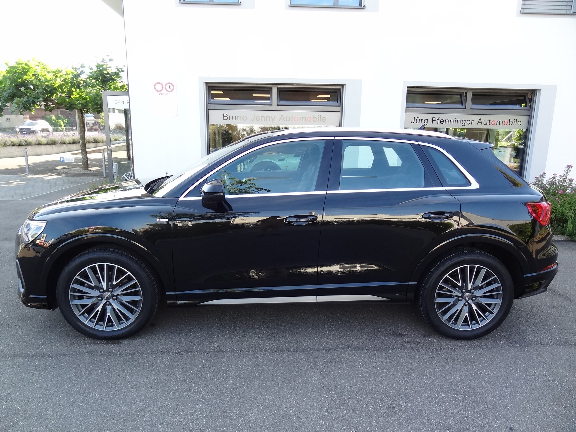 AUDI Q3 45 TFSI S line quattro S-tronic-image-1