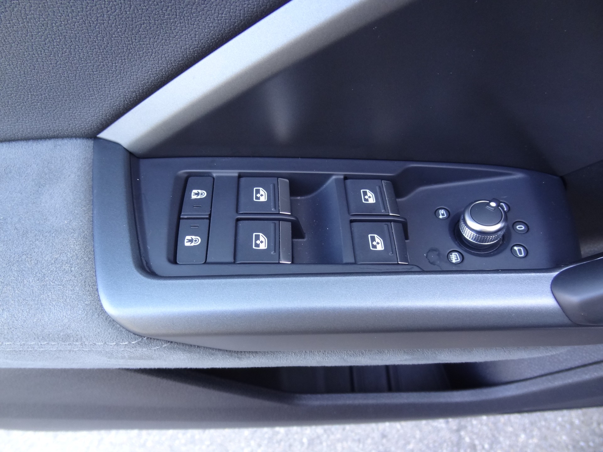 AUDI Q3 45 TFSI S line quattro S-tronic-image-16