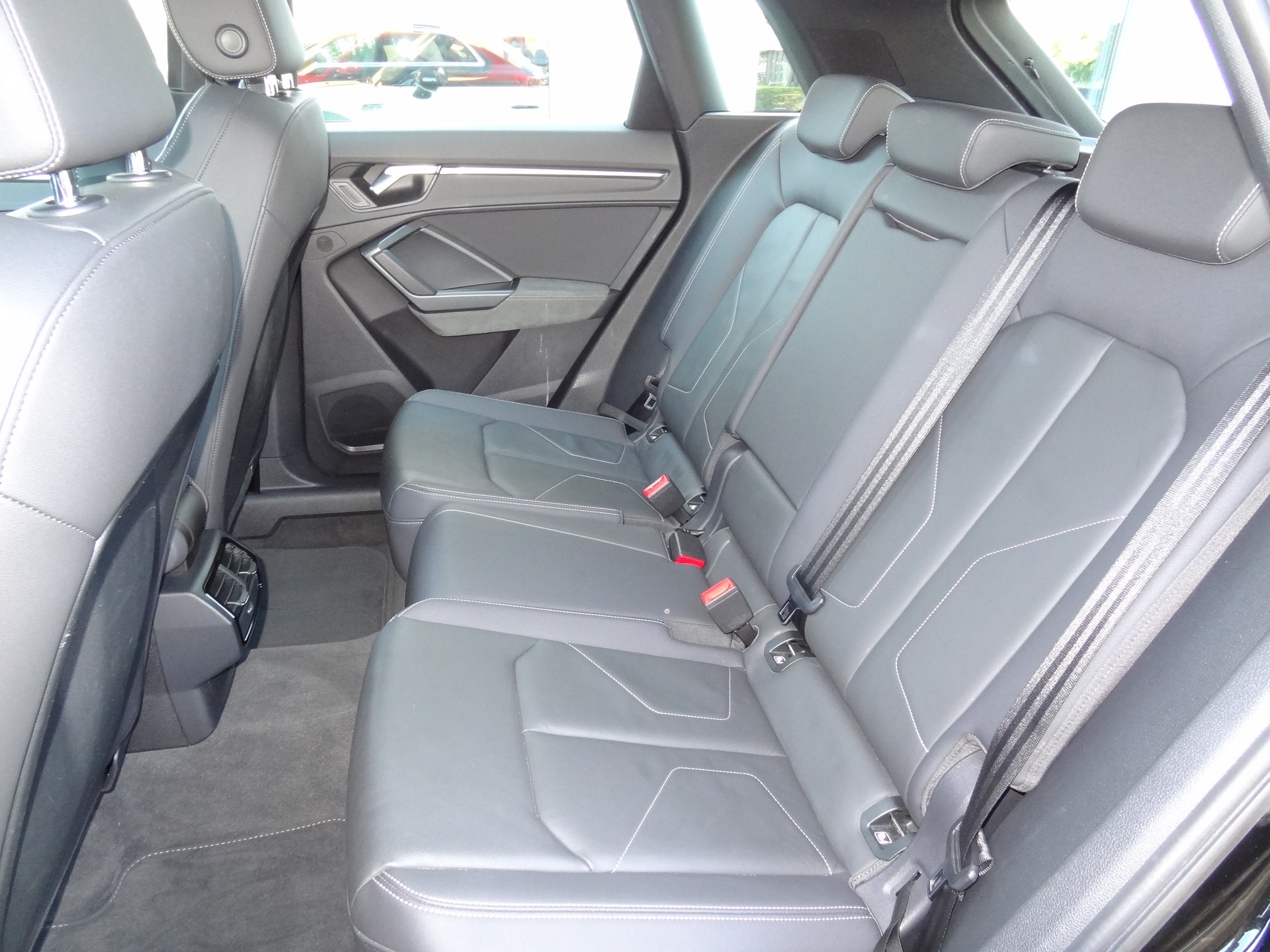 AUDI Q3 45 TFSI S line quattro S-tronic-image-12