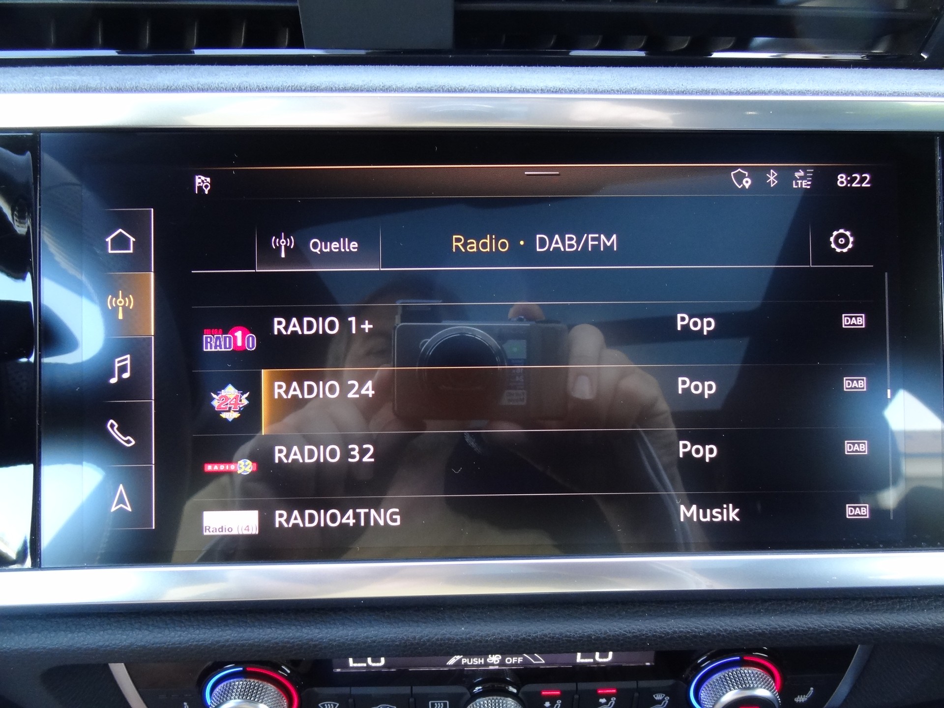 AUDI Q3 45 TFSI S line quattro S-tronic-image-19