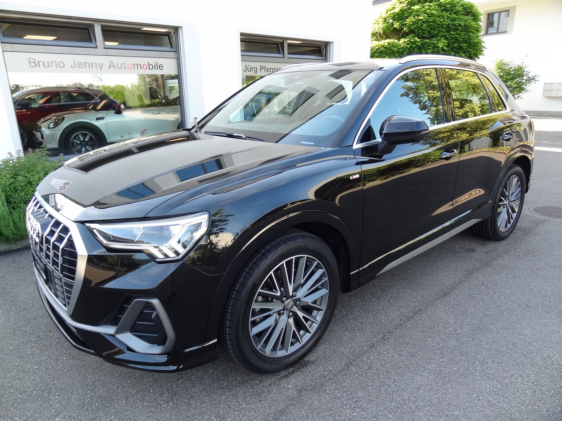 AUDI Q3 45 TFSI S line quattro S-tronic-image-0
