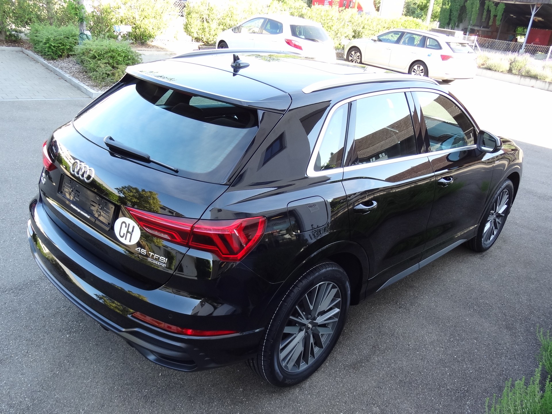AUDI Q3 45 TFSI S line quattro S-tronic-image-4