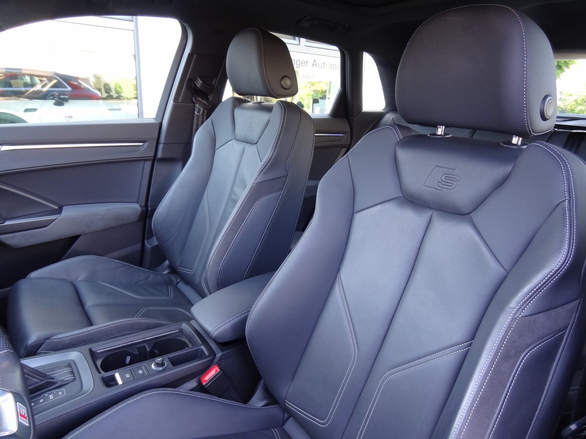 AUDI Q3 45 TFSI S line quattro S-tronic-image-9