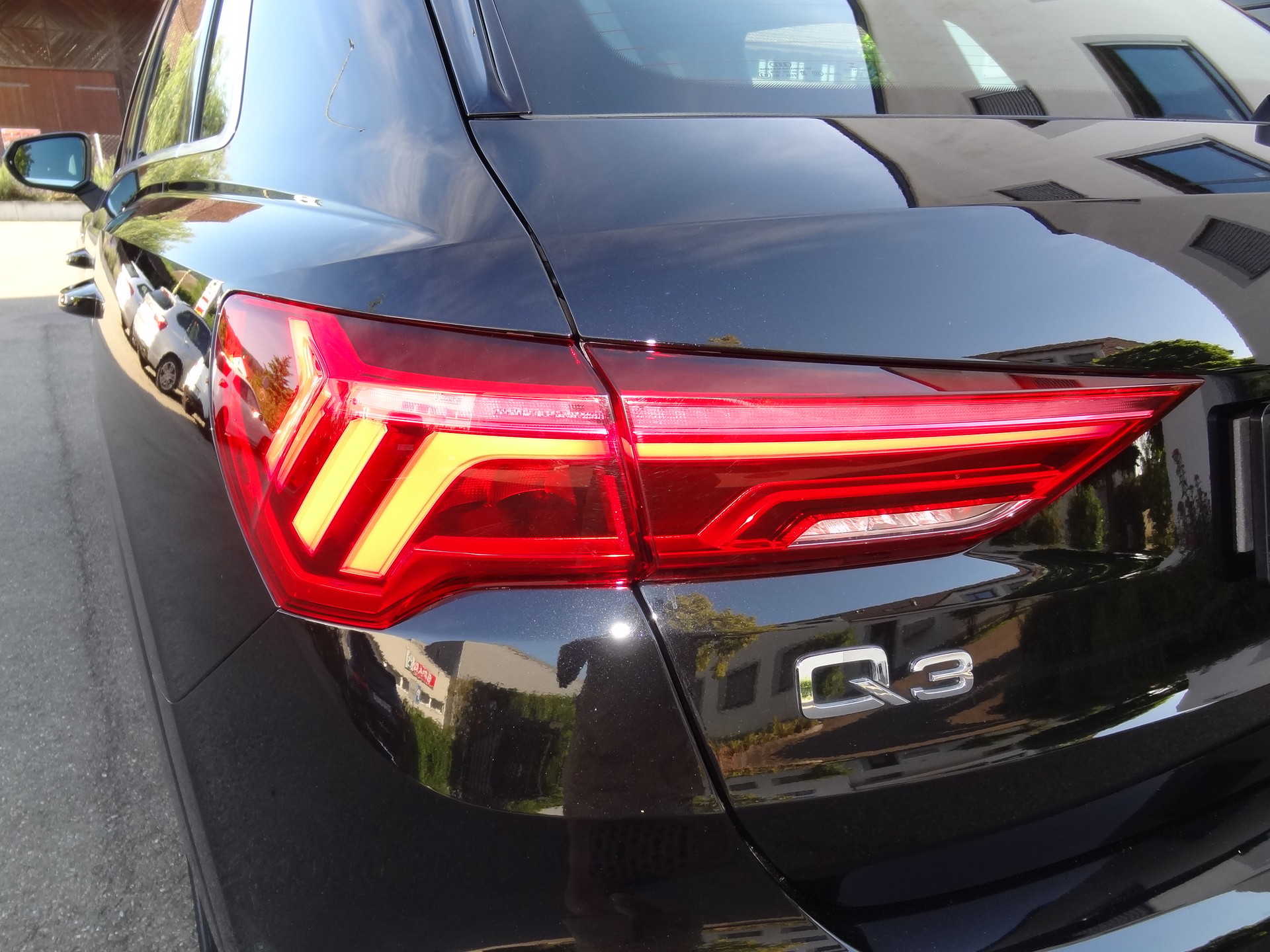 AUDI Q3 45 TFSI S line quattro S-tronic-image-8