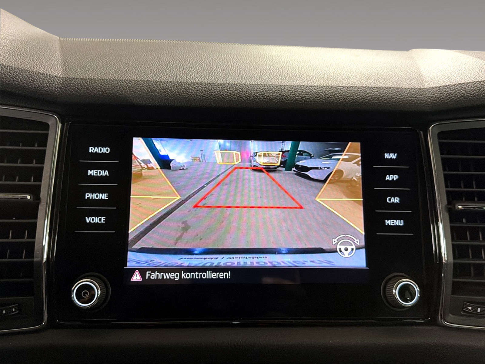 SKODA Kodiaq 2.0 TDI Ambition DSG-image-15