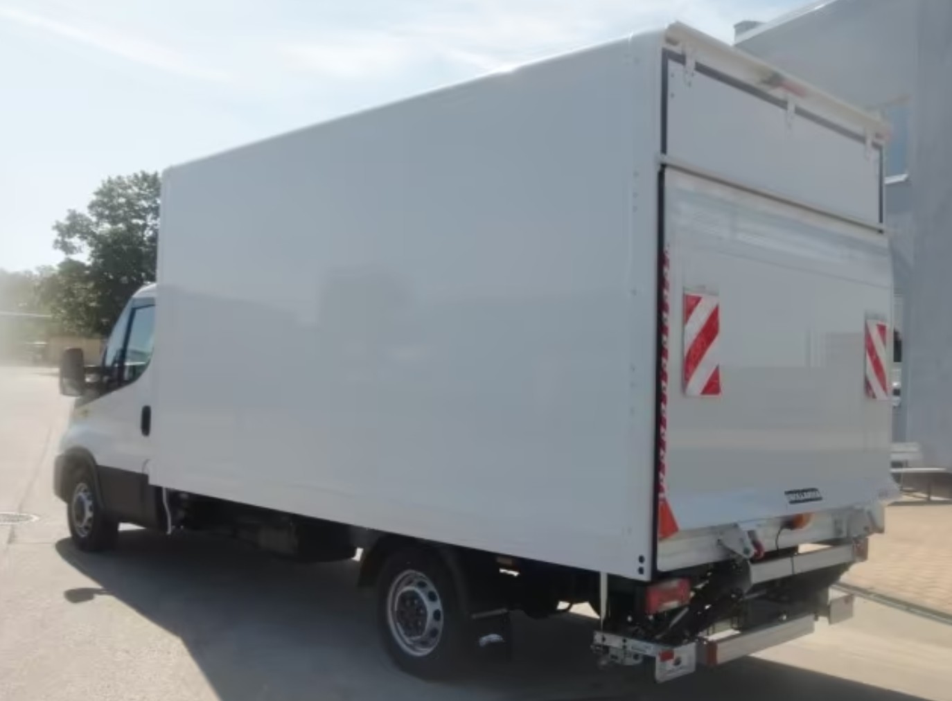 IVECO Daily 35 S 16H Kasten-image-1