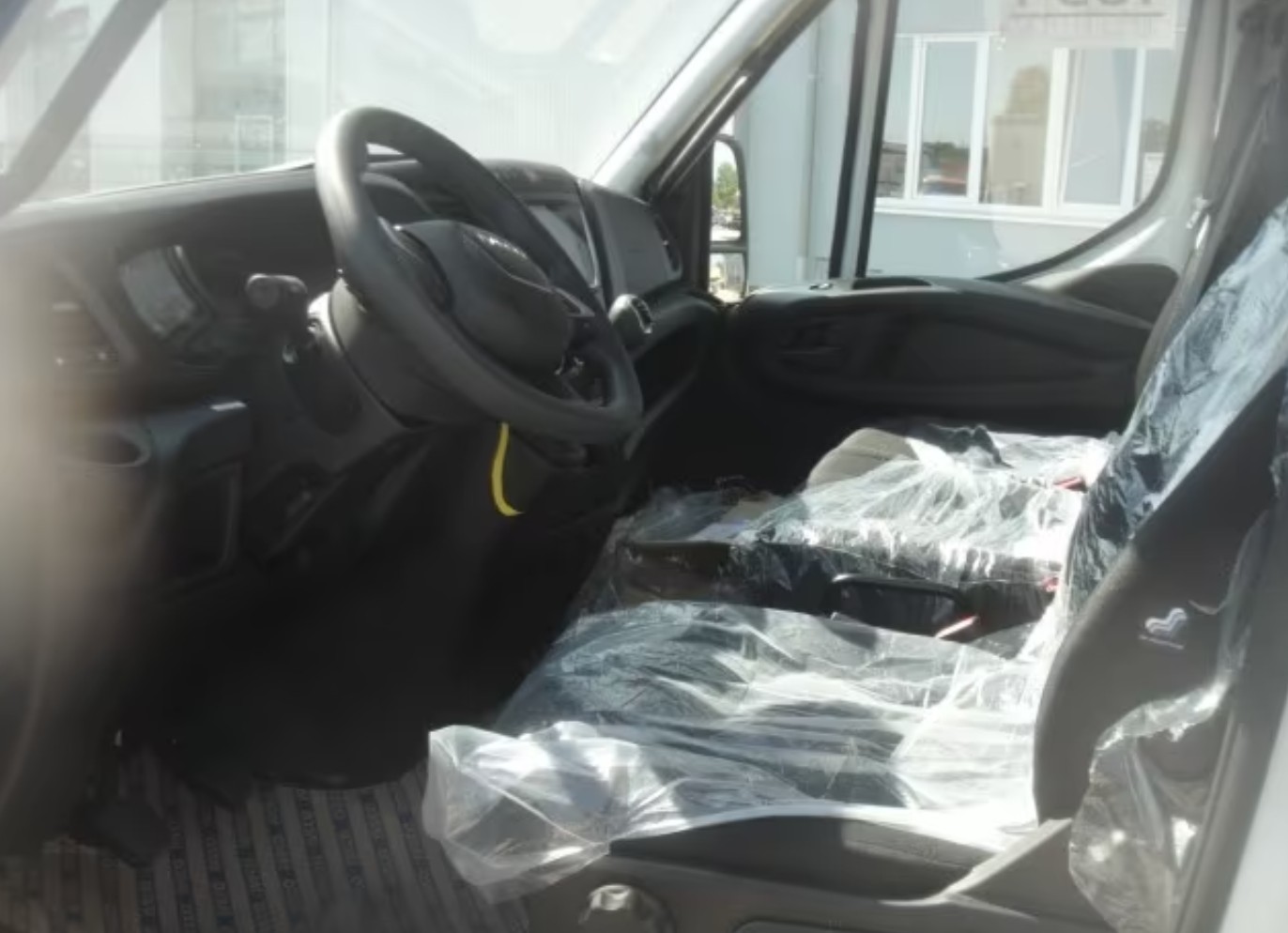 IVECO Daily 35 S 16H Kasten-image-3