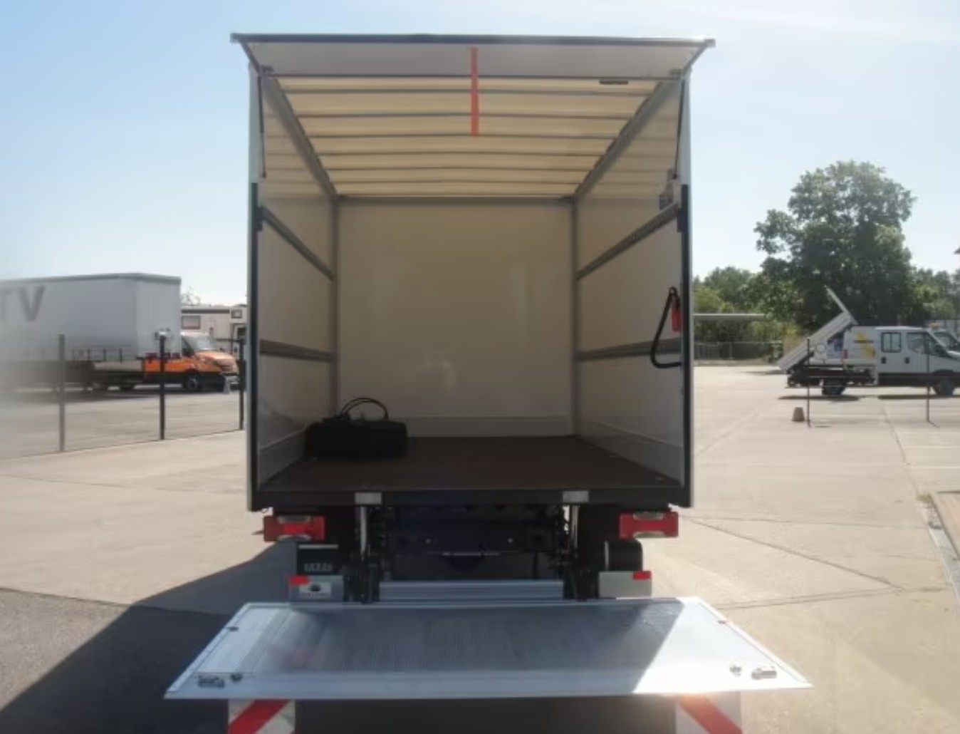 IVECO Daily 35 S 16H Kasten-image-2