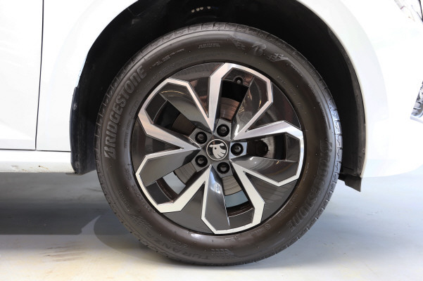 SKODA Kamiq 1.0 TSI Selection-image-12
