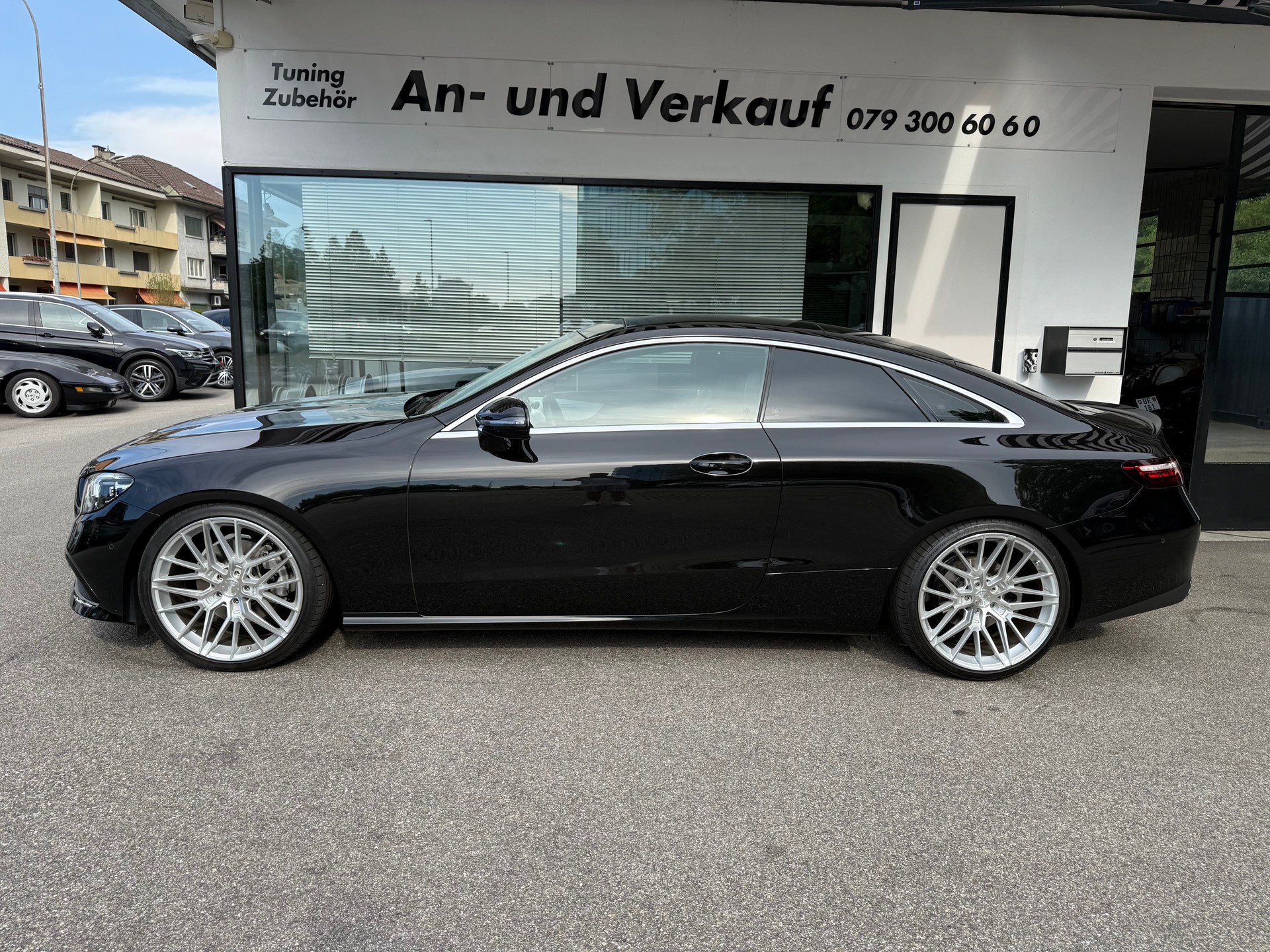 MERCEDES-BENZ E 220 d Coupé Avantgarde 9G-Tronic-image-2