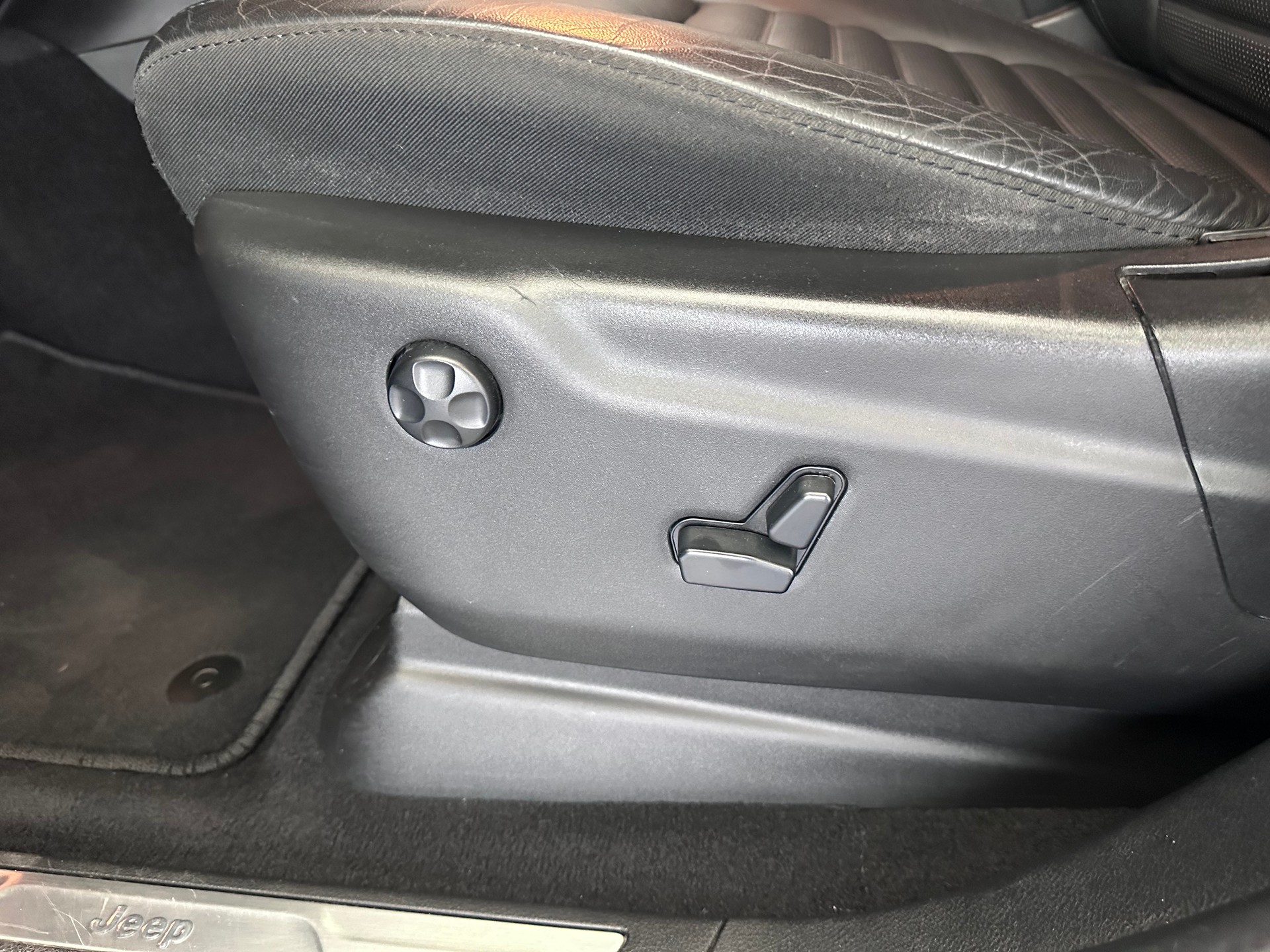 JEEP Grand Cherokee 3.0 CRD 250 Limited-image-12