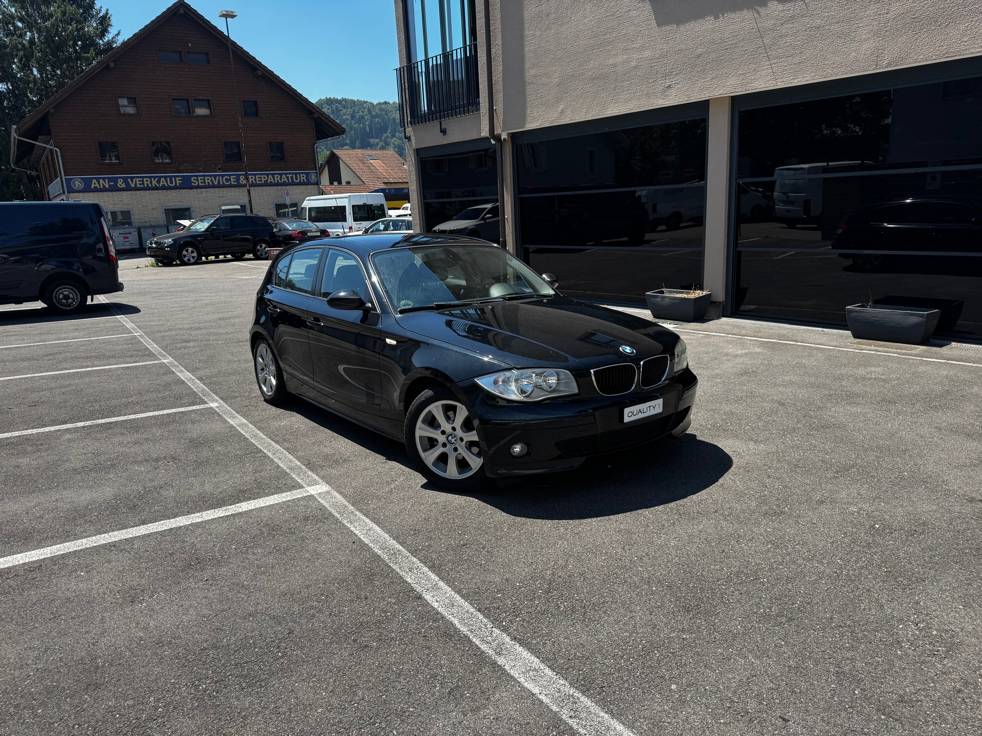 BMW 118i-image-1