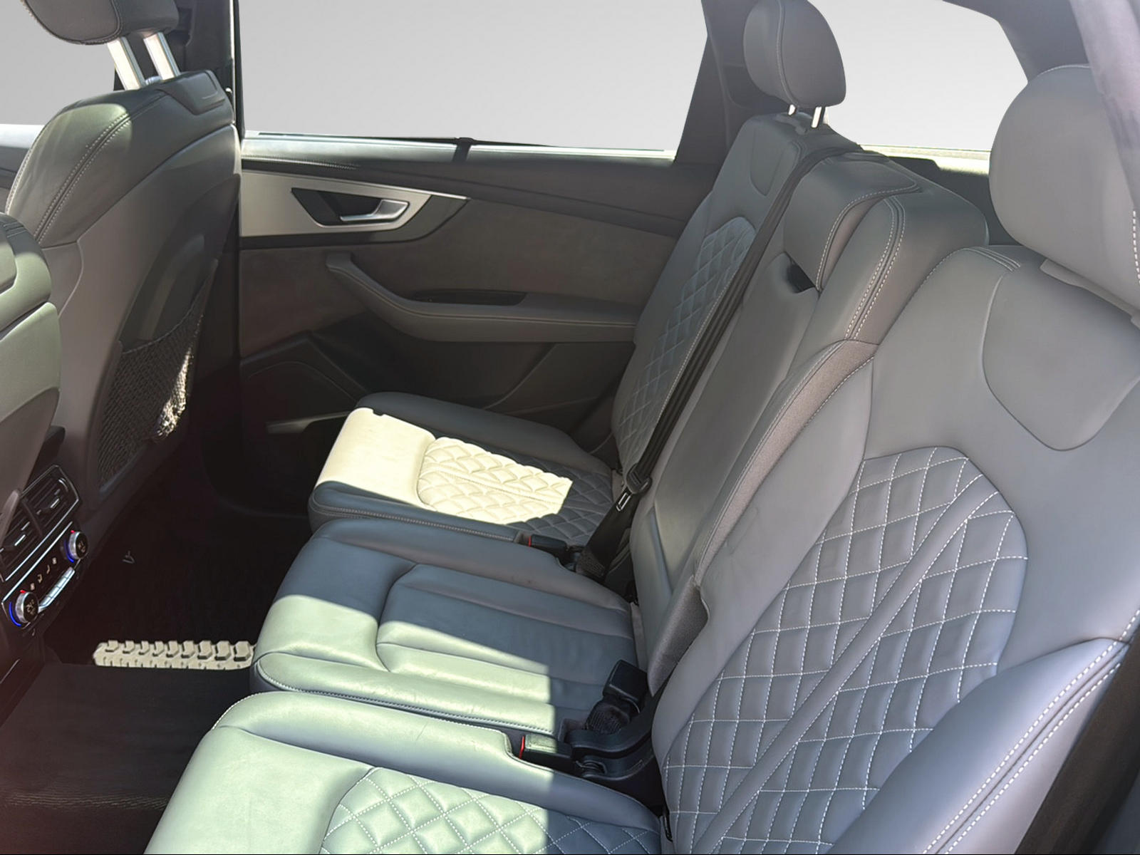 AUDI SQ7 4.0 TDI quattro tiptronic-image-21