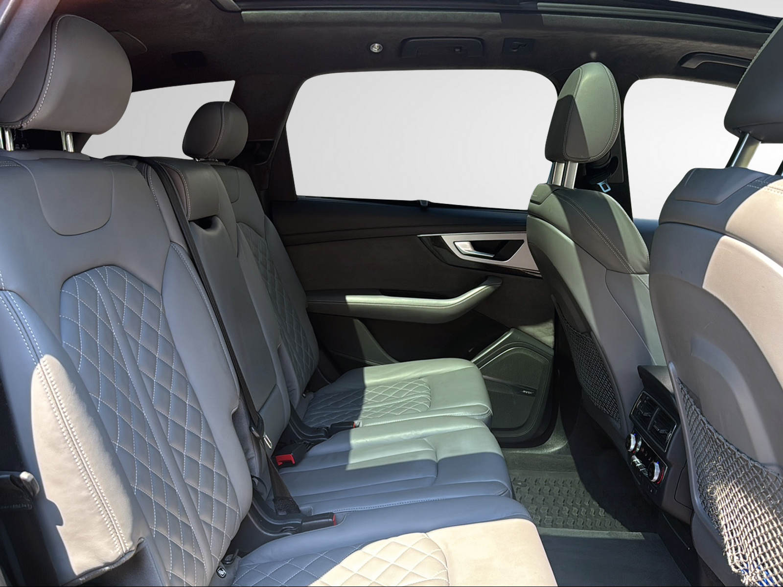 AUDI SQ7 4.0 TDI quattro tiptronic-image-23
