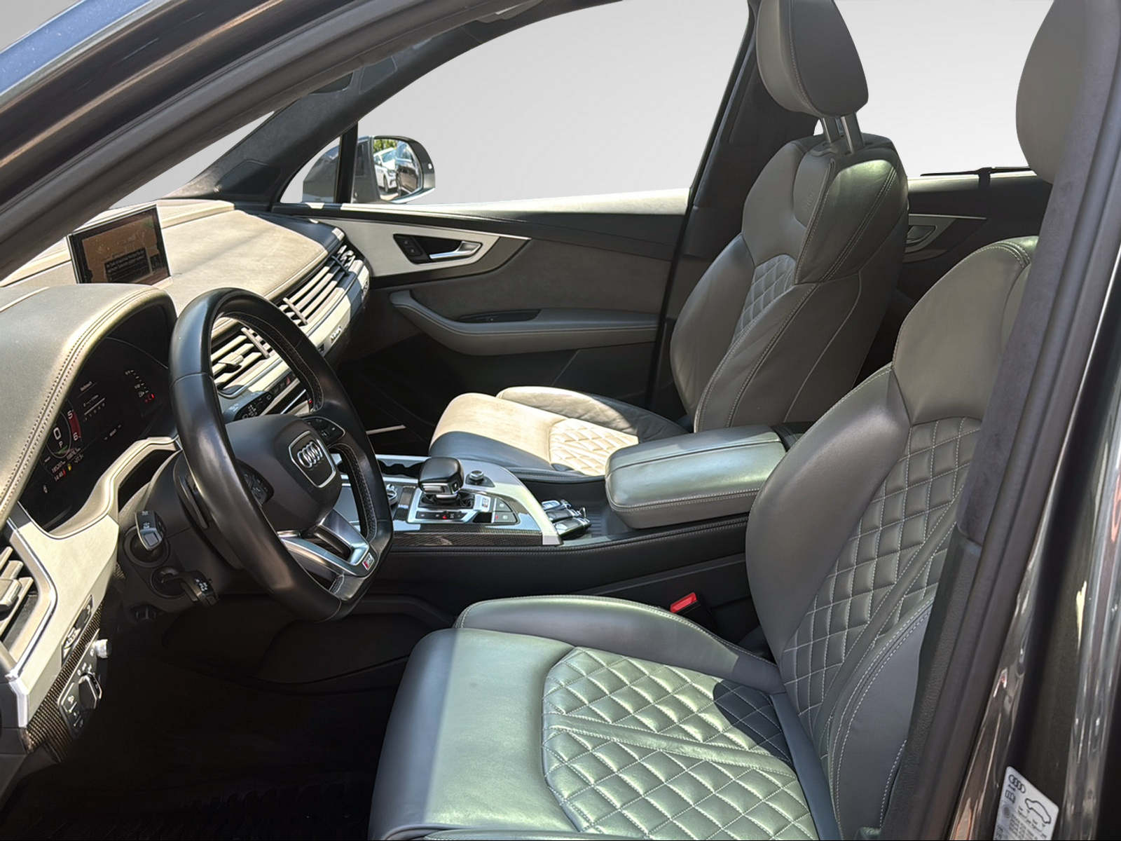 AUDI SQ7 4.0 TDI quattro tiptronic-image-12