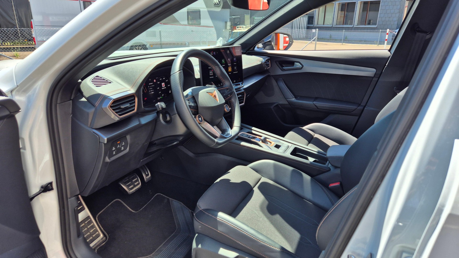 CUPRA Formentor 1.5 eTSI DSG-image-10