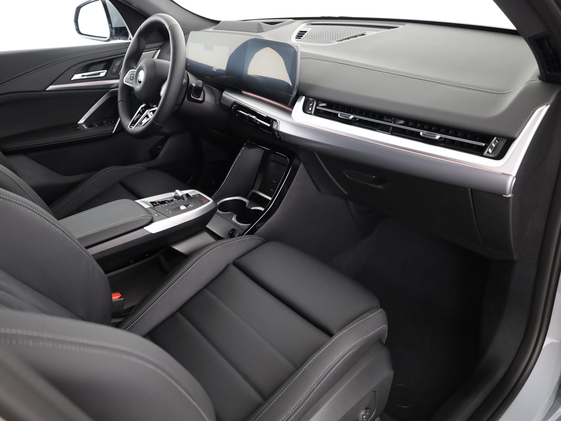 BMW iX2 30 xDrive-image-14