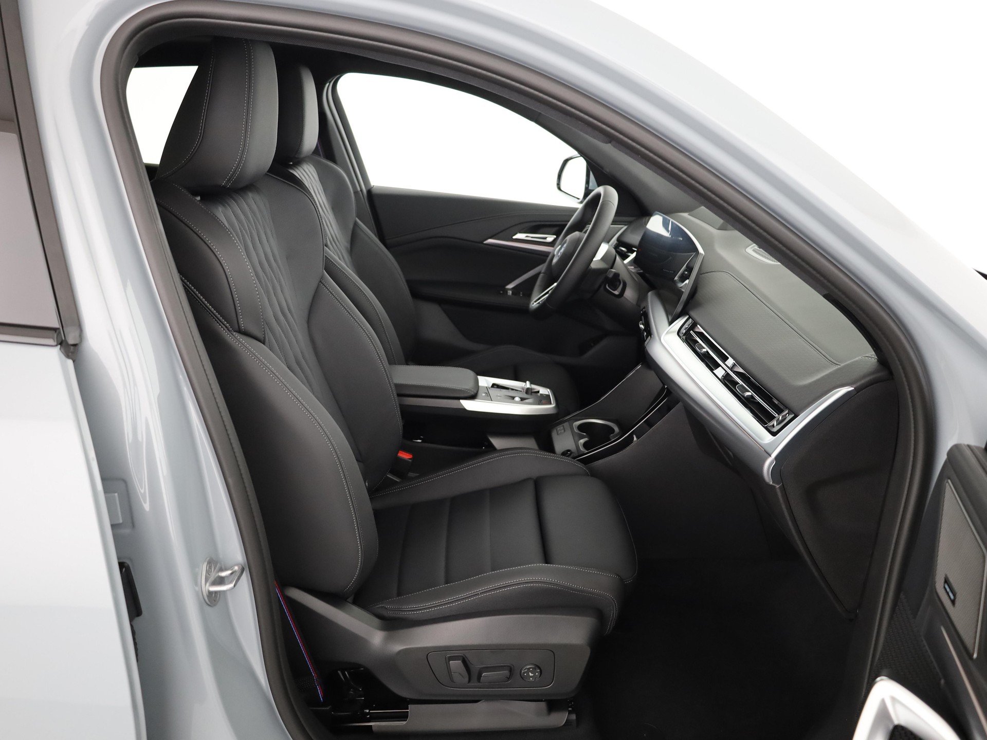 BMW iX2 30 xDrive-image-15