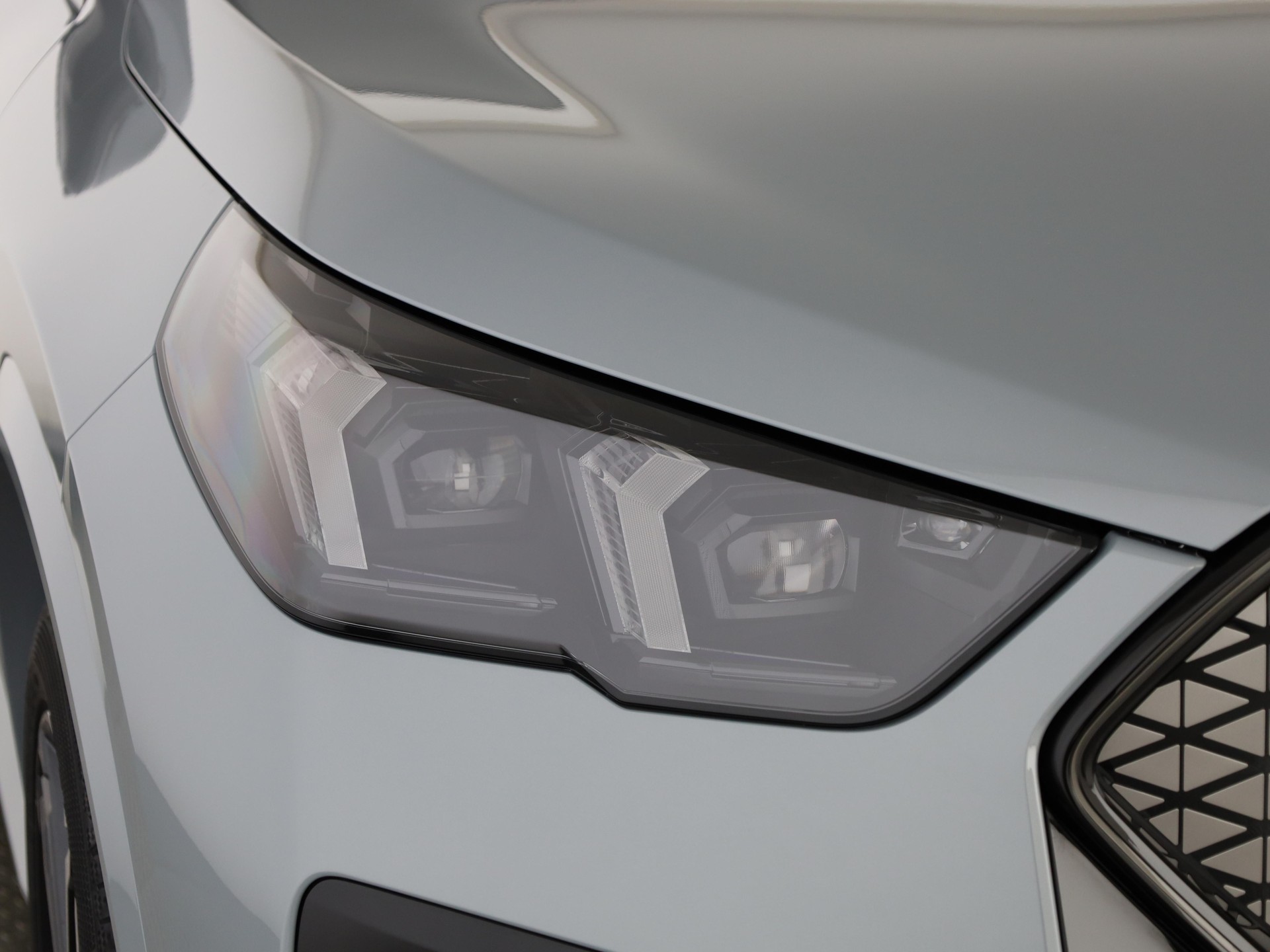 BMW iX2 30 xDrive-image-5