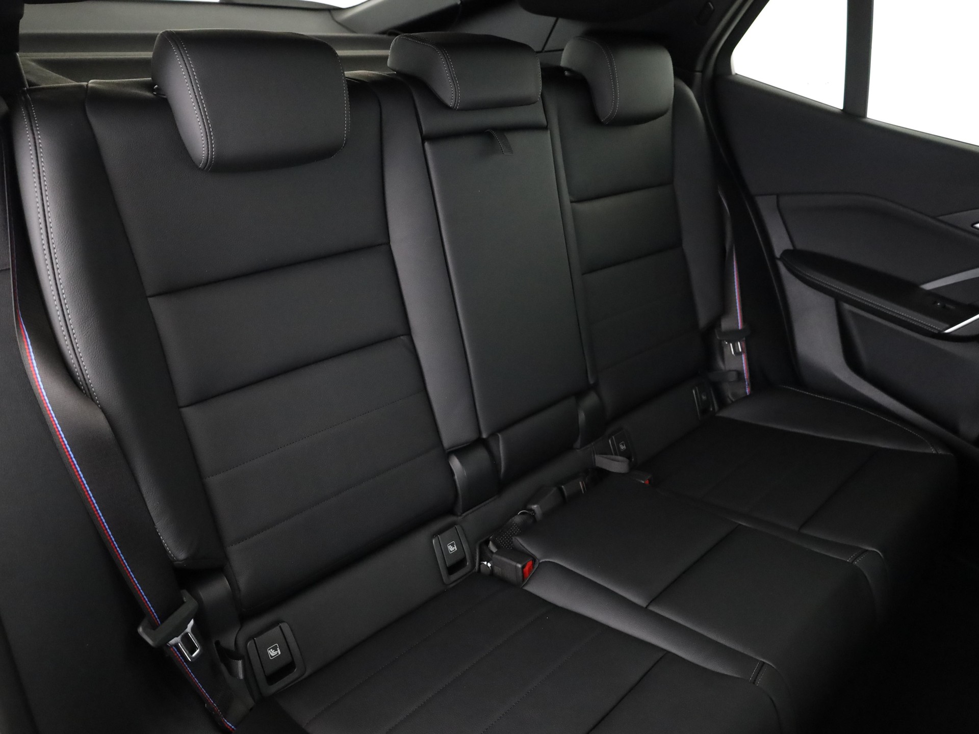 BMW iX2 30 xDrive-image-16