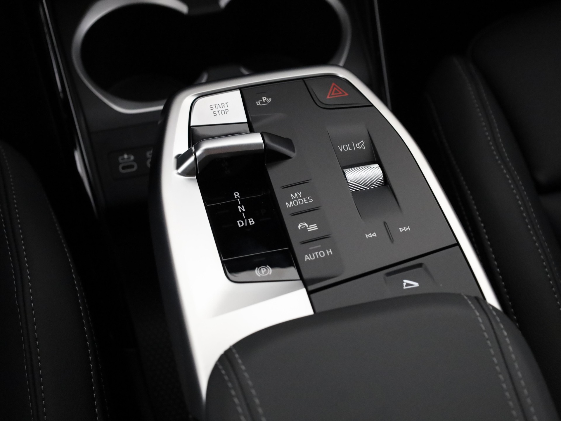 BMW iX2 30 xDrive-image-19