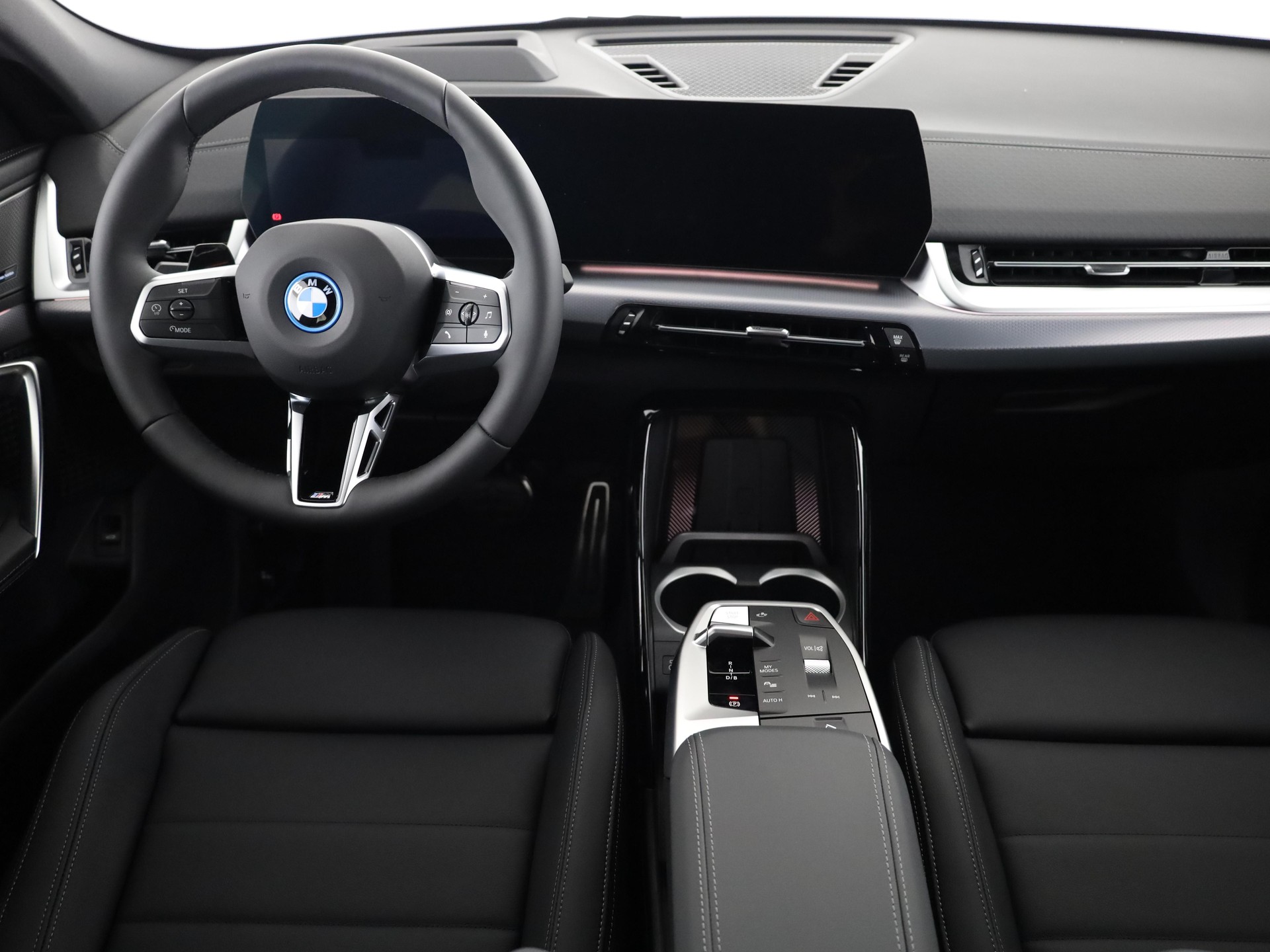 BMW iX2 30 xDrive-image-17