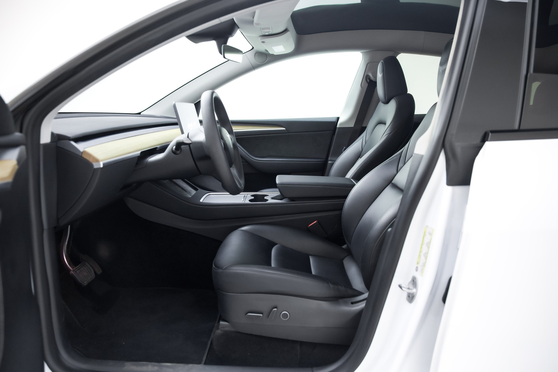TESLA Model Y Long Range-image-19