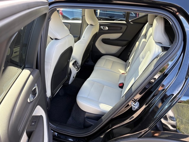 VOLVO XC40 2.0 B5 MH Ultimate Dark AWD-image-13