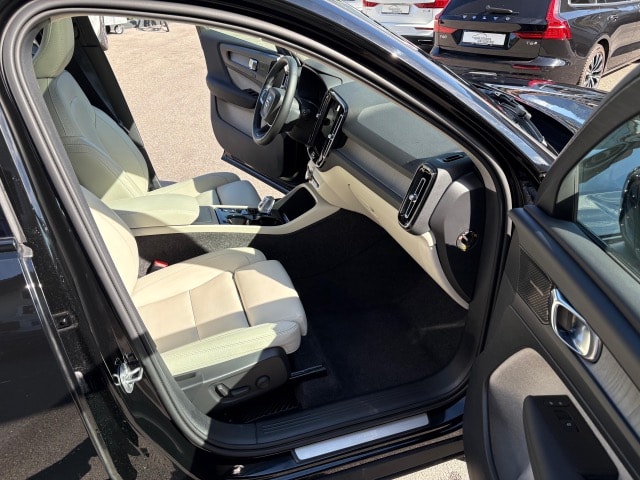 VOLVO XC40 2.0 B5 MH Ultimate Dark AWD-image-12