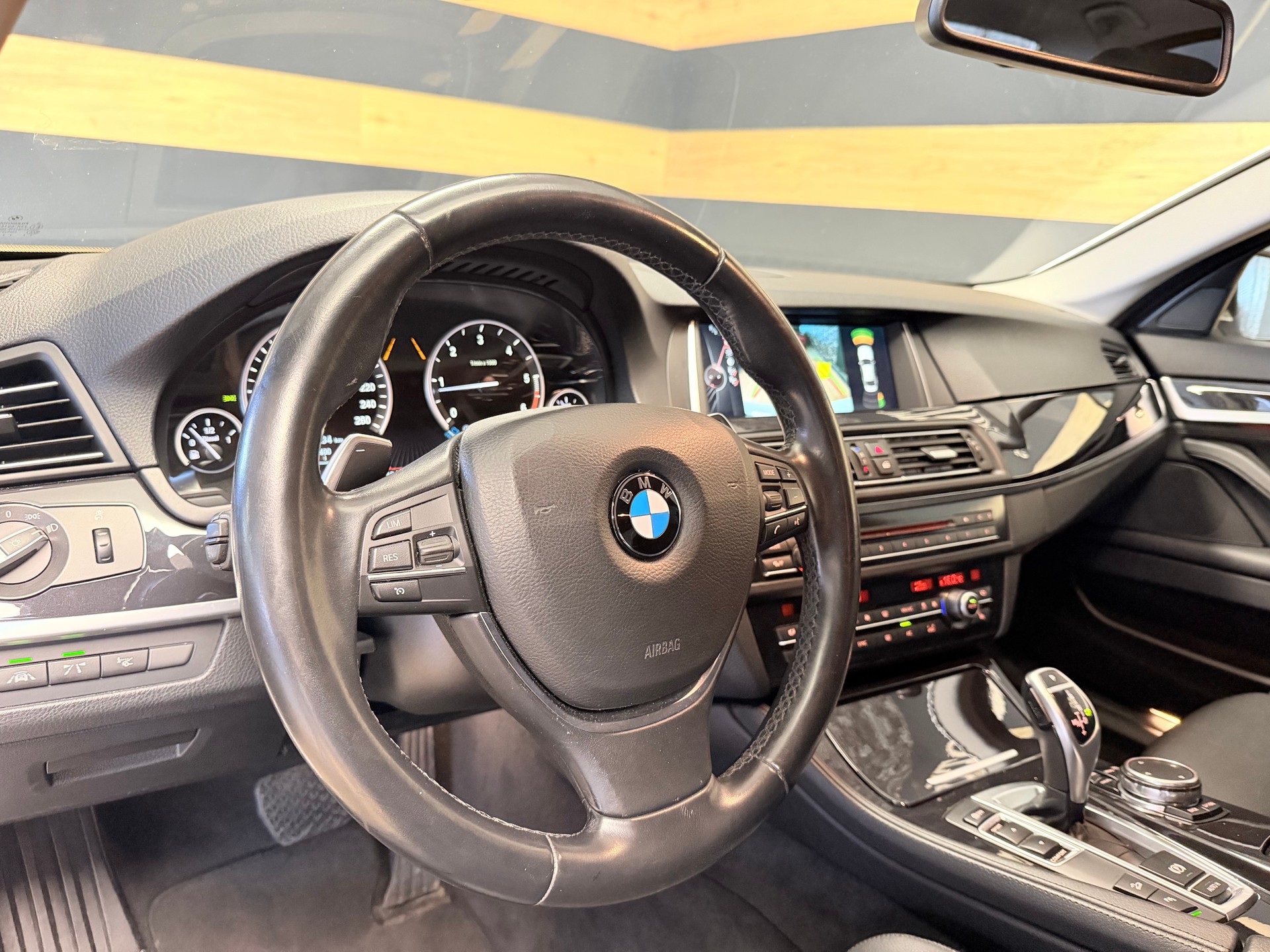 BMW 525d xDrive Luxury Line Steptronic-image-13
