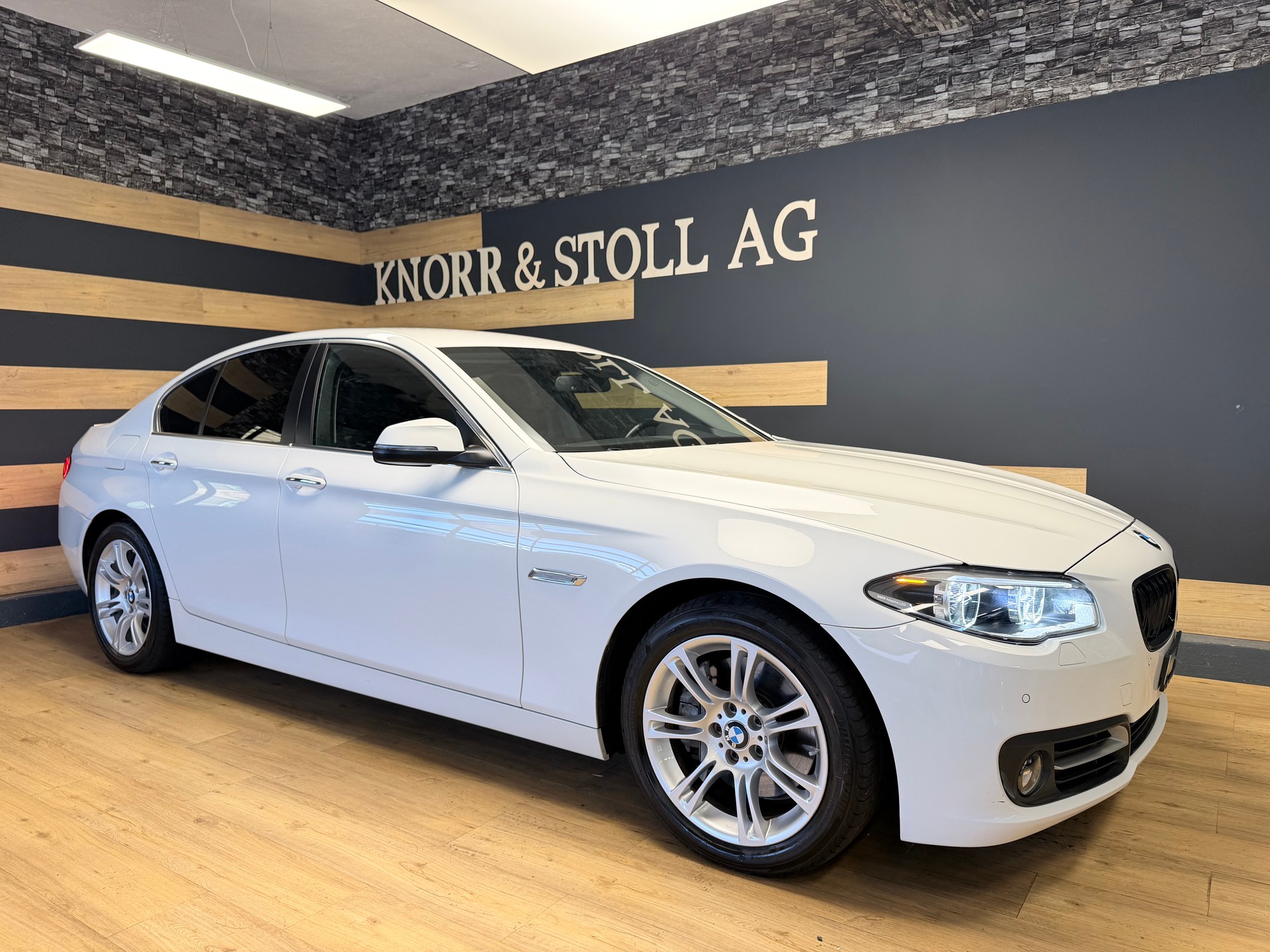 BMW 525d xDrive Luxury Line Steptronic-image-2