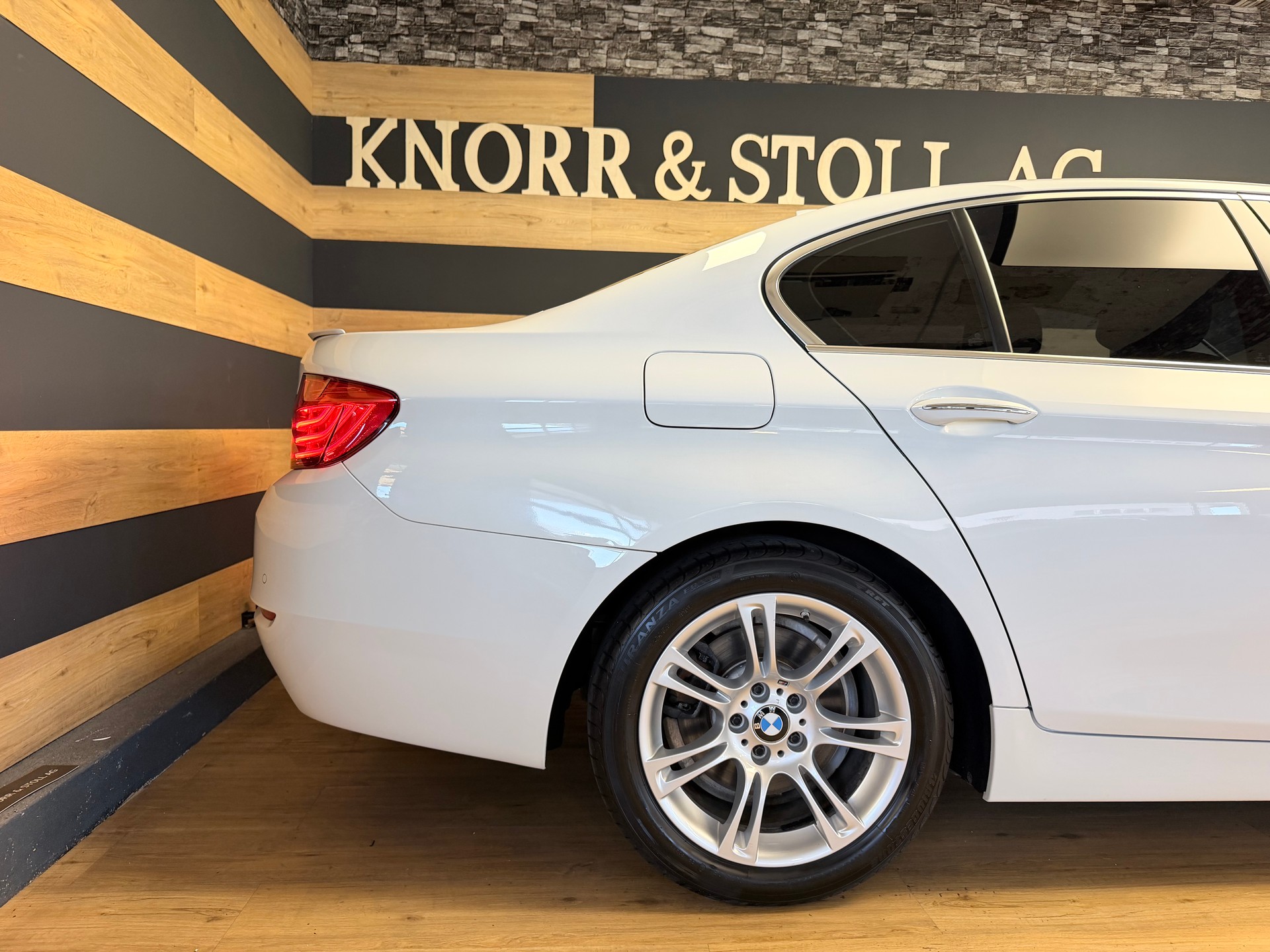 BMW 525d xDrive Luxury Line Steptronic-image-8