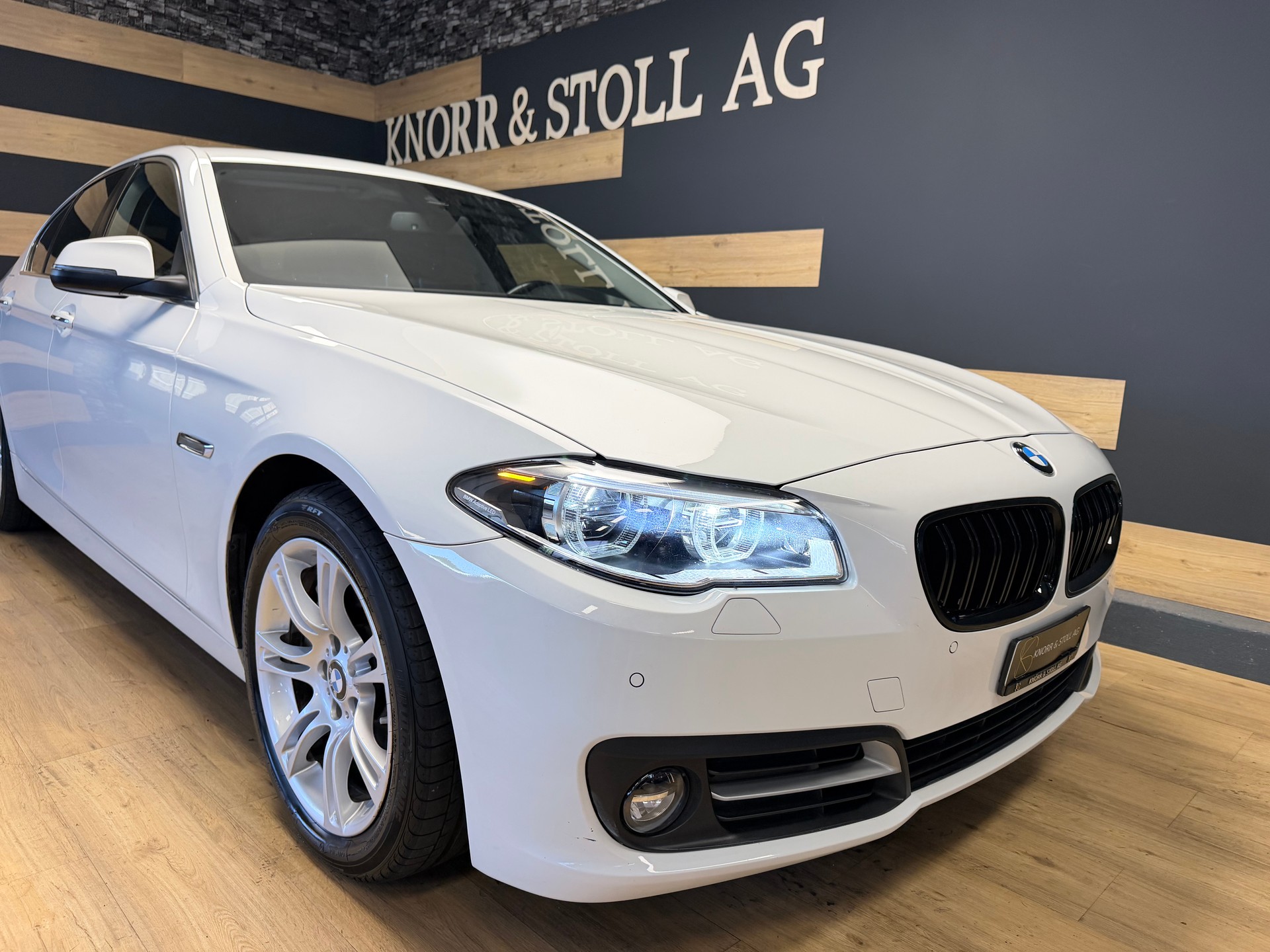 BMW 525d xDrive Luxury Line Steptronic-image-10